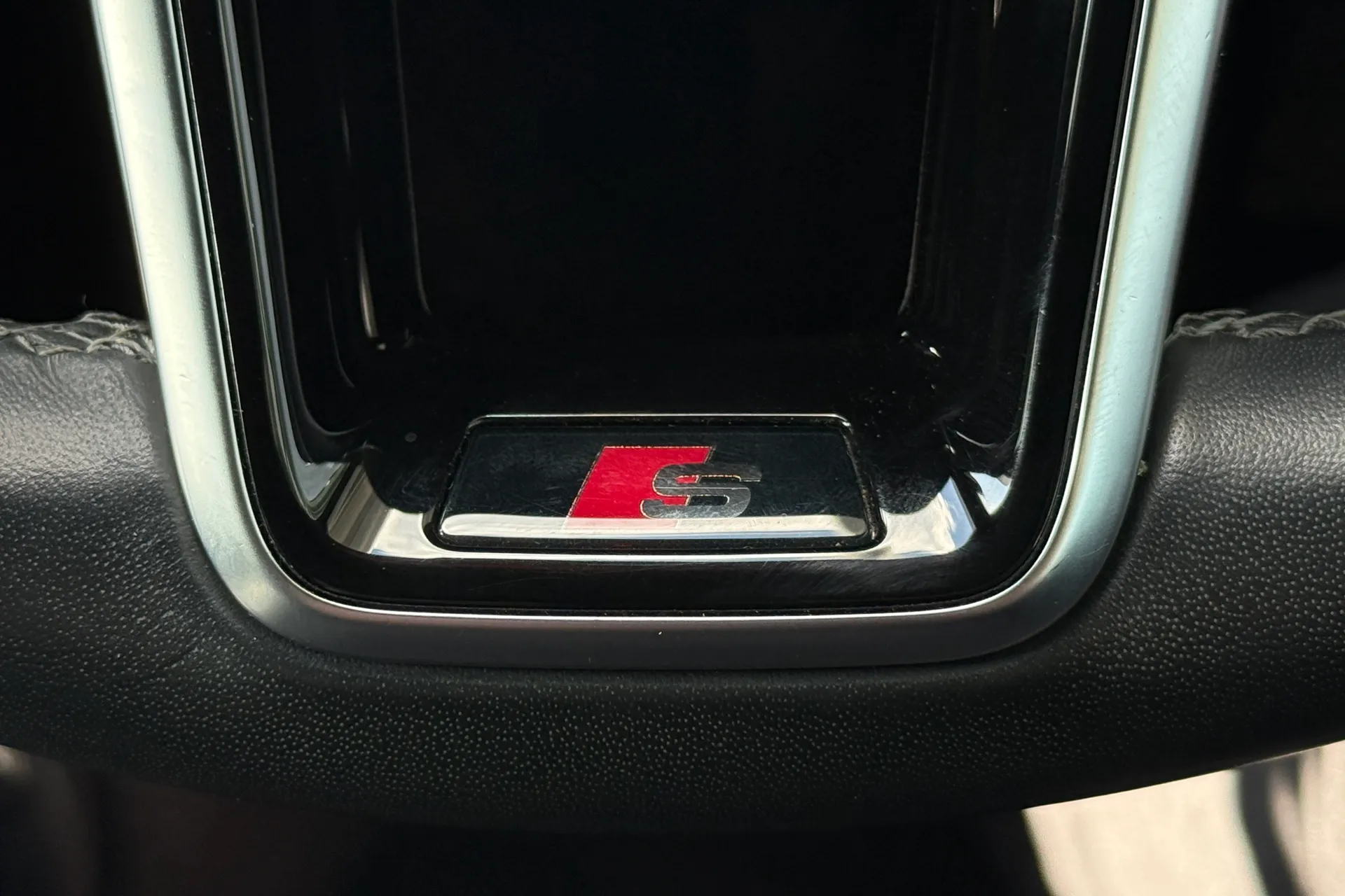 Audi e-tron thumbnail image number 20