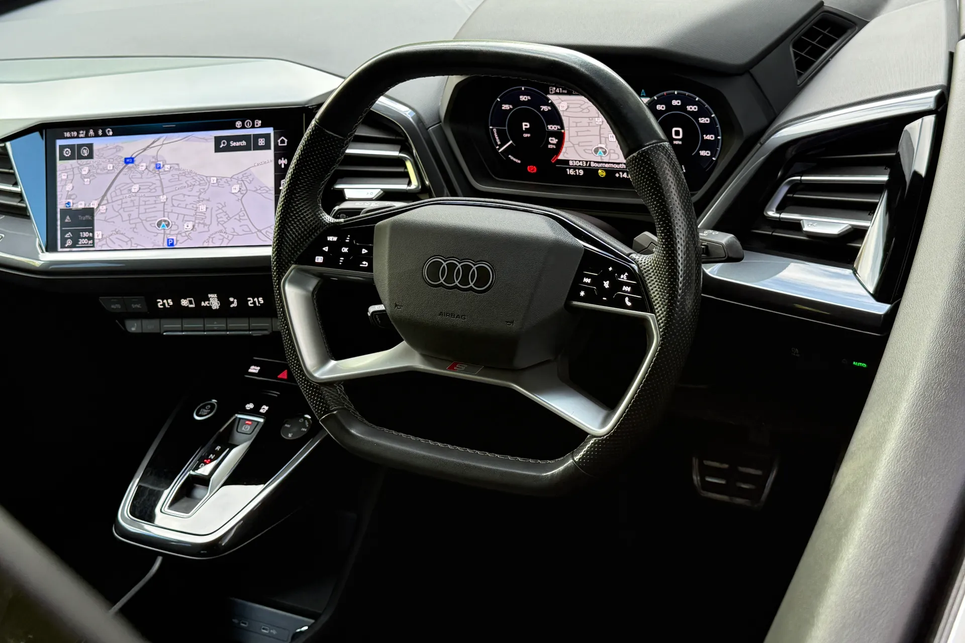 Audi Q4 thumbnail image number 33