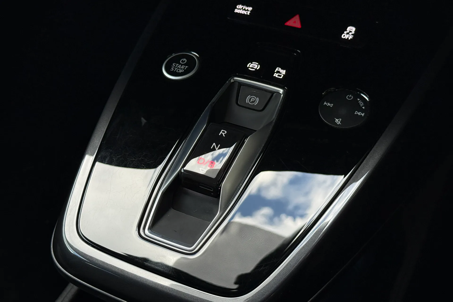Audi Q4 thumbnail image number 24
