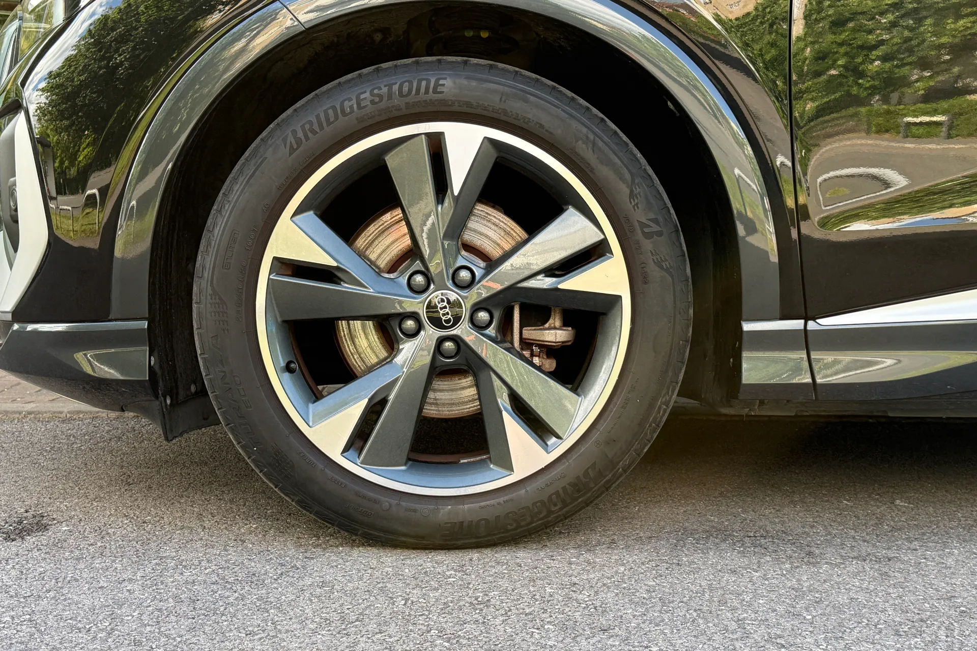 Audi Q4 thumbnail image number 12