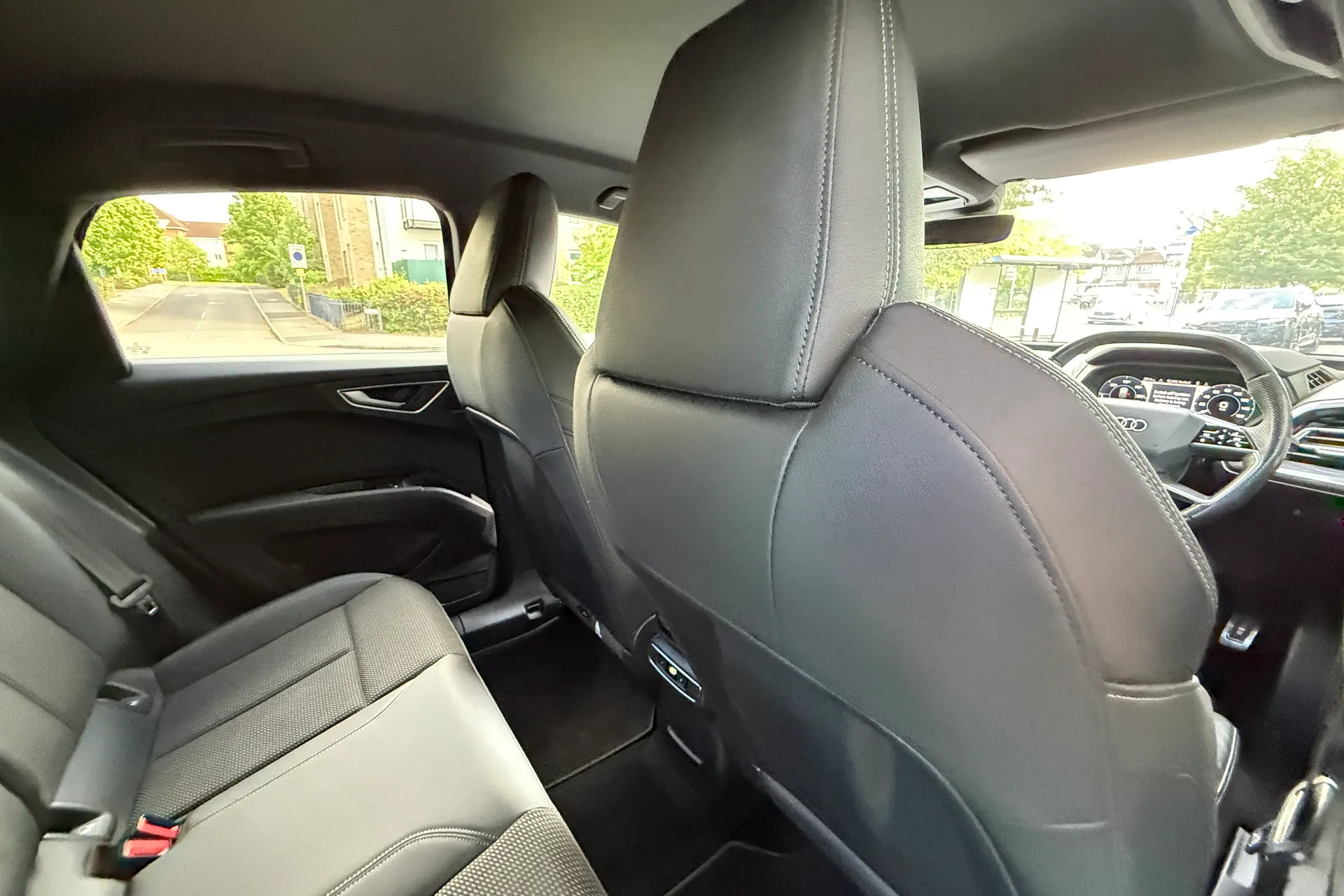 Audi Q4 thumbnail image number 38