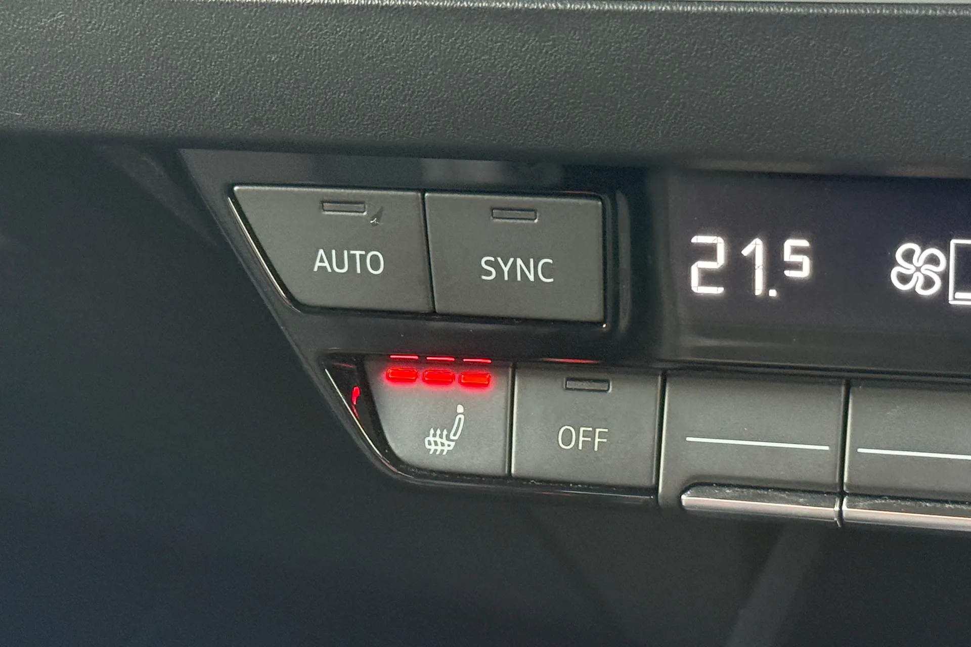 Audi Q4 thumbnail image number 9