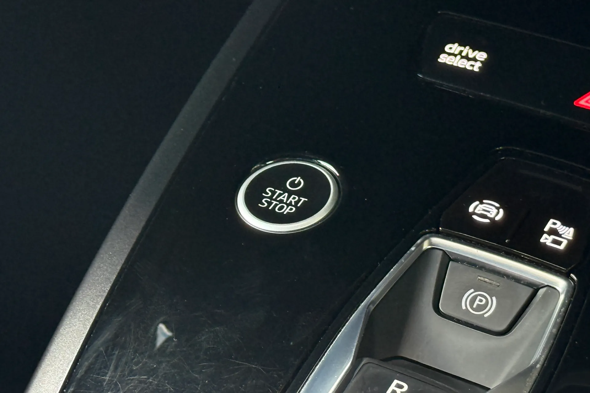 Audi Q4 thumbnail image number 25