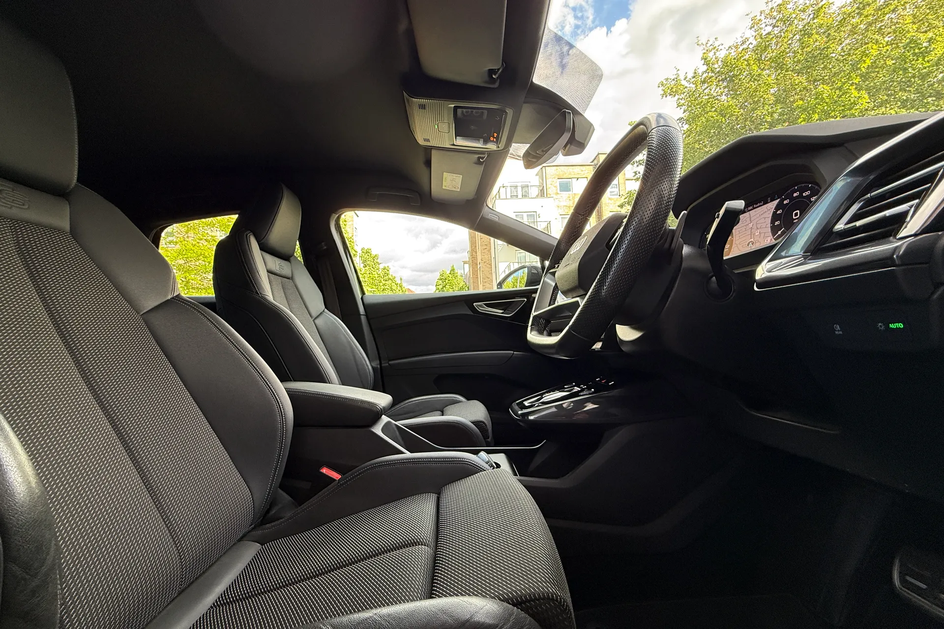 Audi Q4 thumbnail image number 32