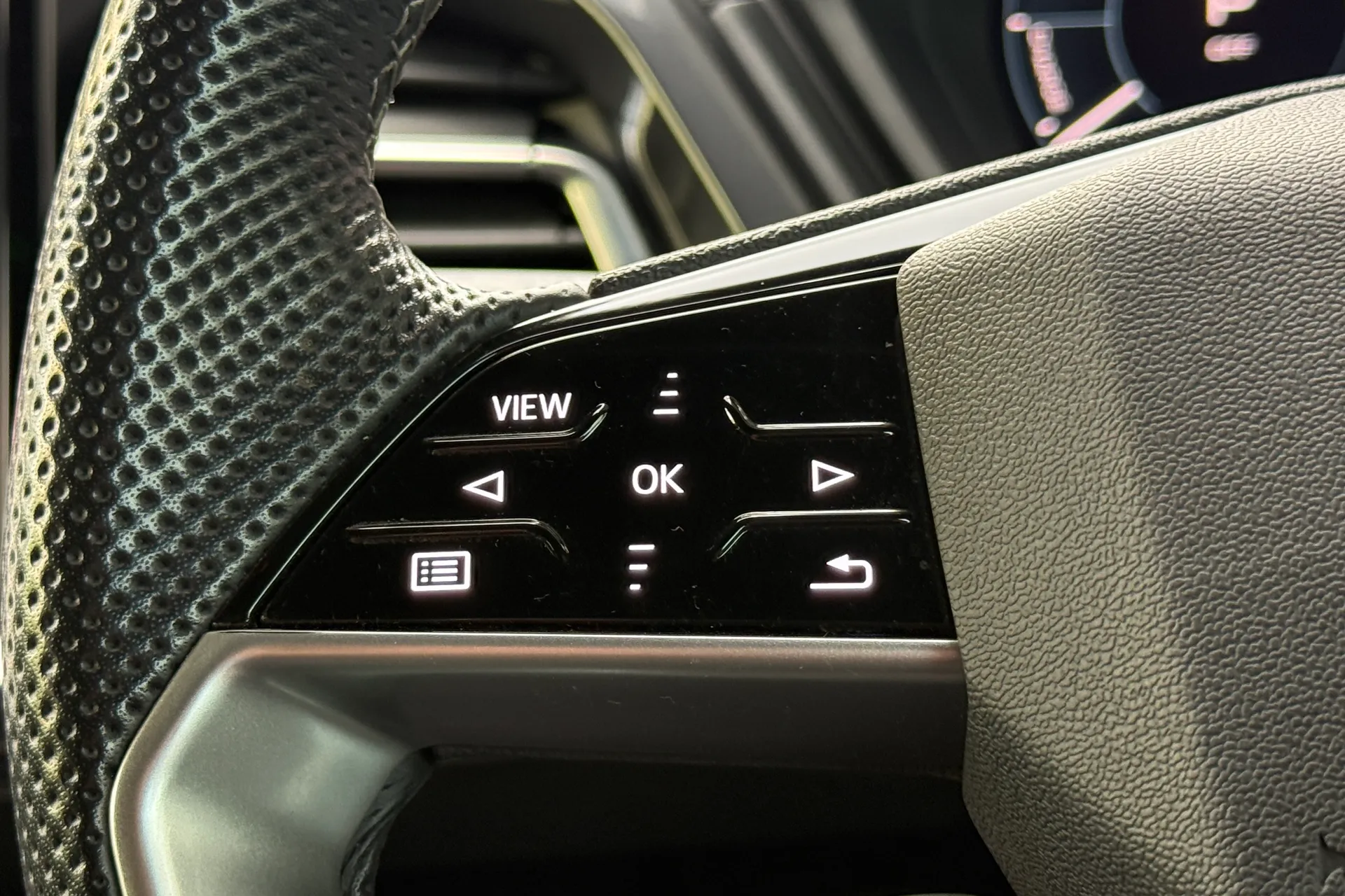 Audi Q4 thumbnail image number 18