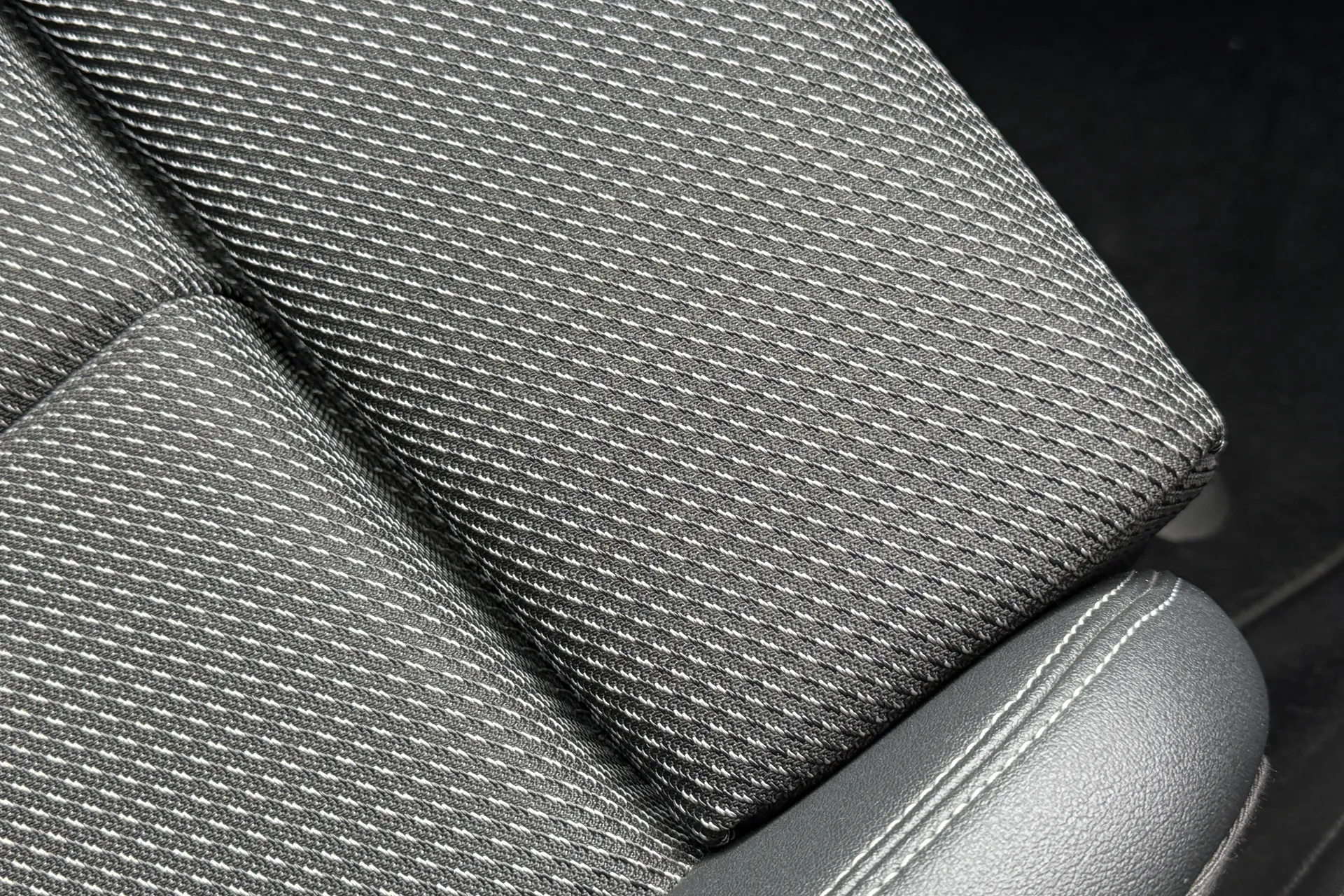 Audi Q4 thumbnail image number 28