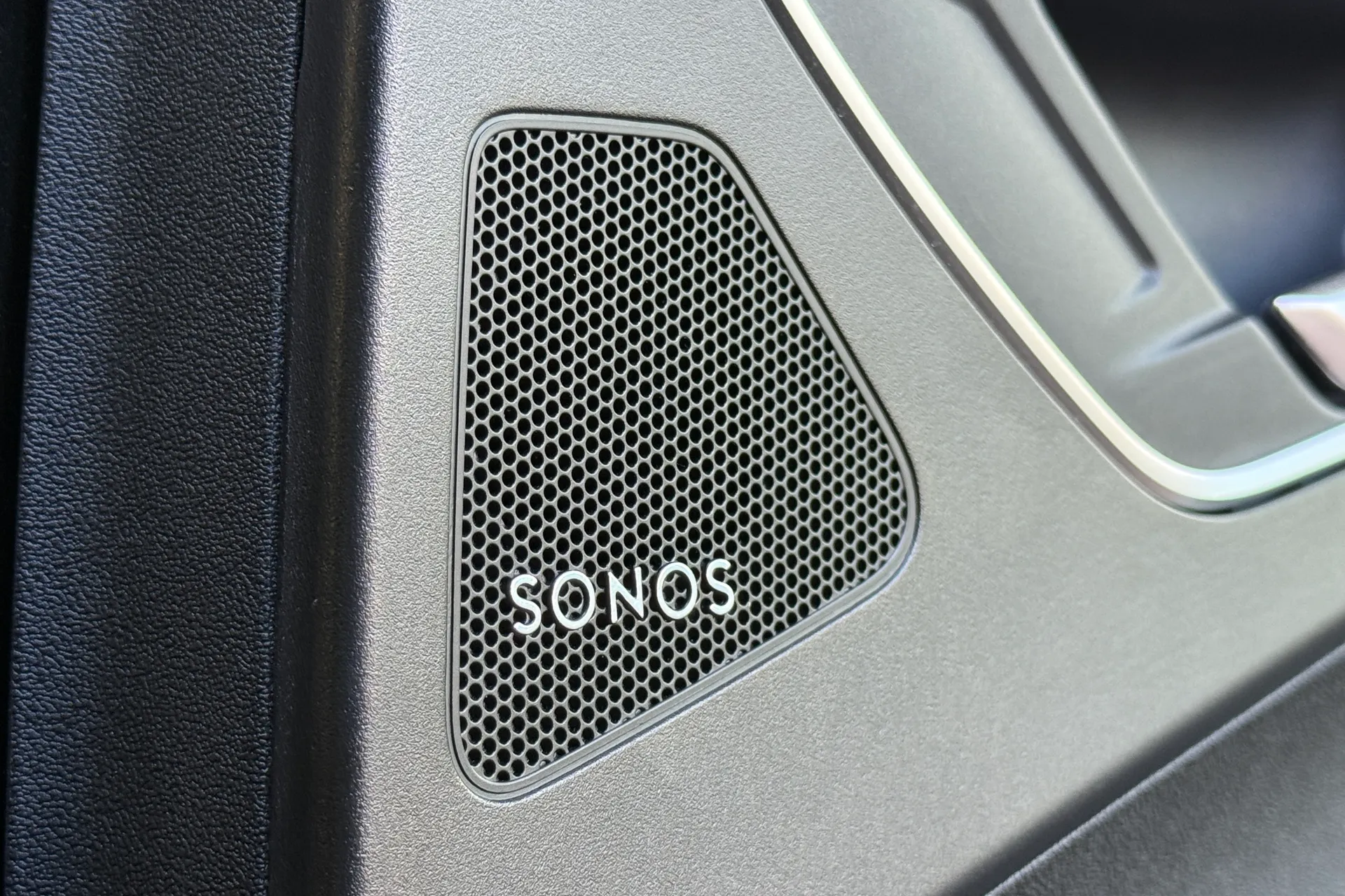 Audi Q4 thumbnail image number 8