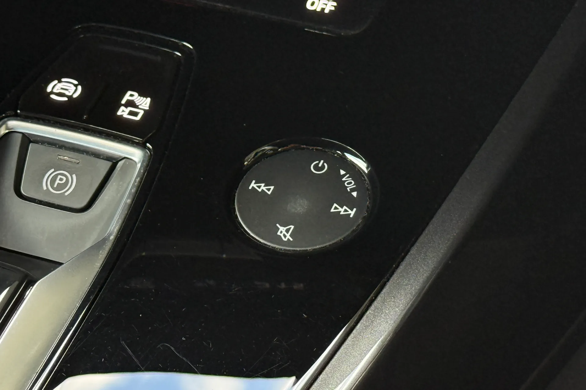 Audi Q4 thumbnail image number 26