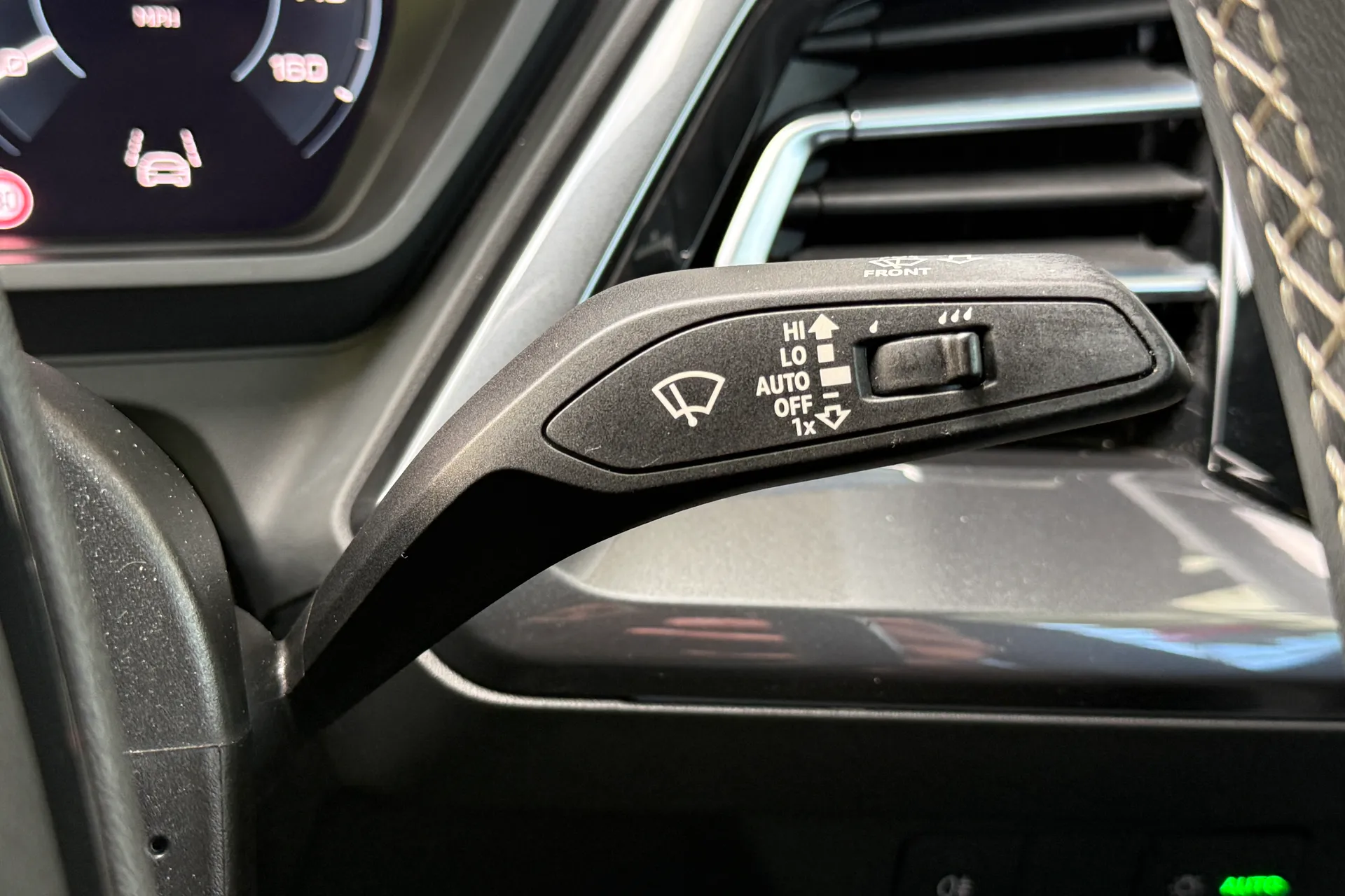 Audi Q4 thumbnail image number 20