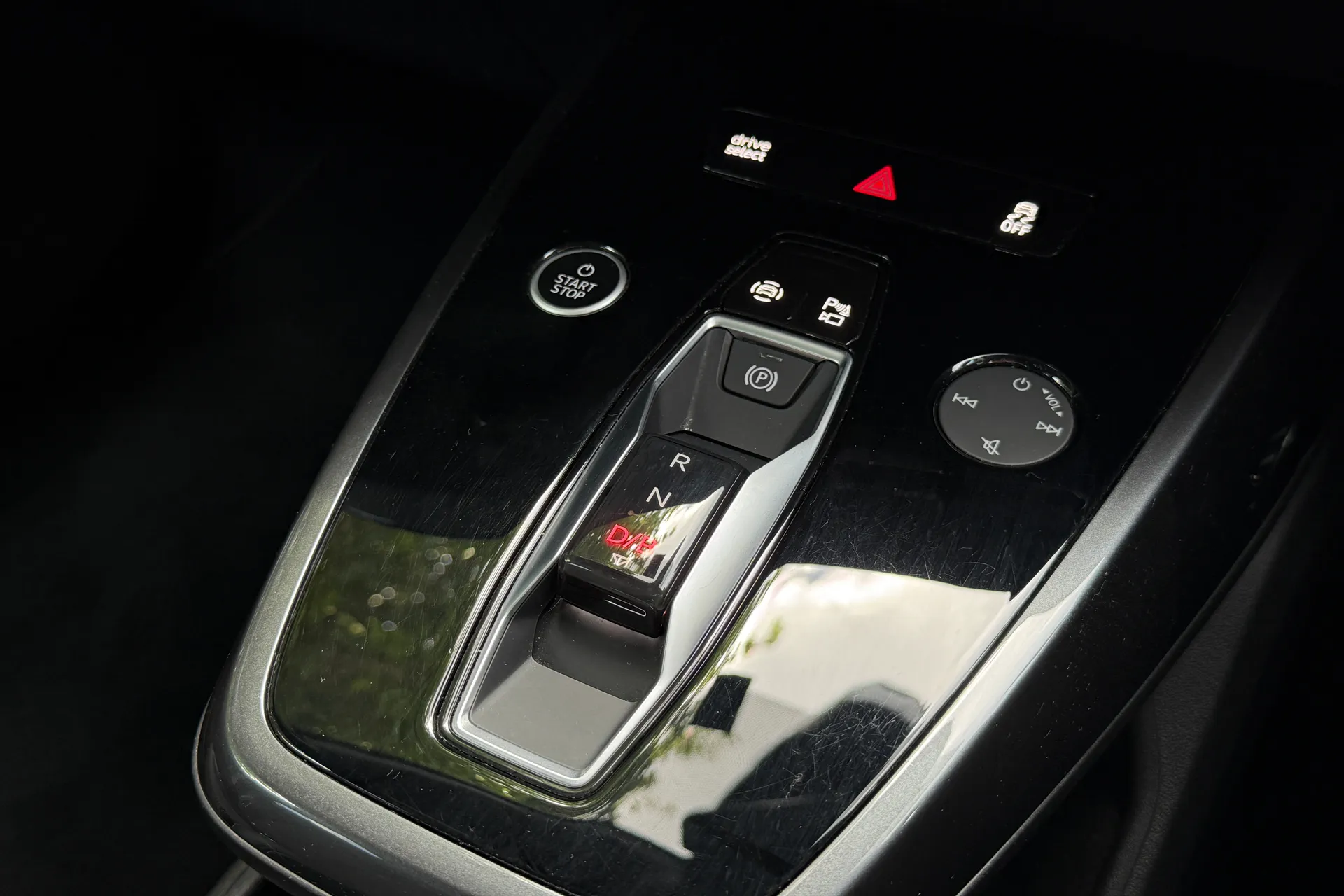 Audi Q4 thumbnail image number 24