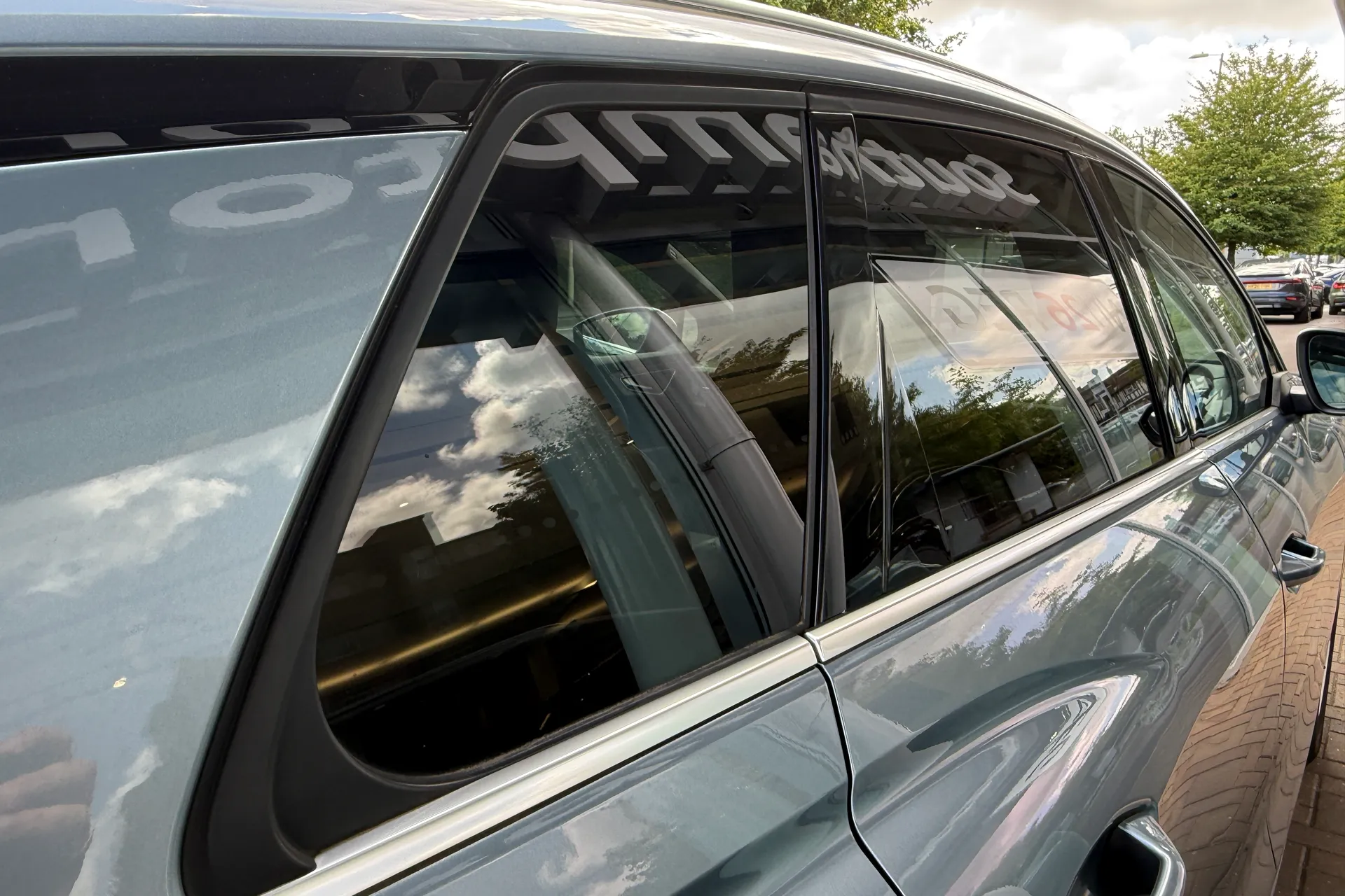 Audi Q4 thumbnail image number 36