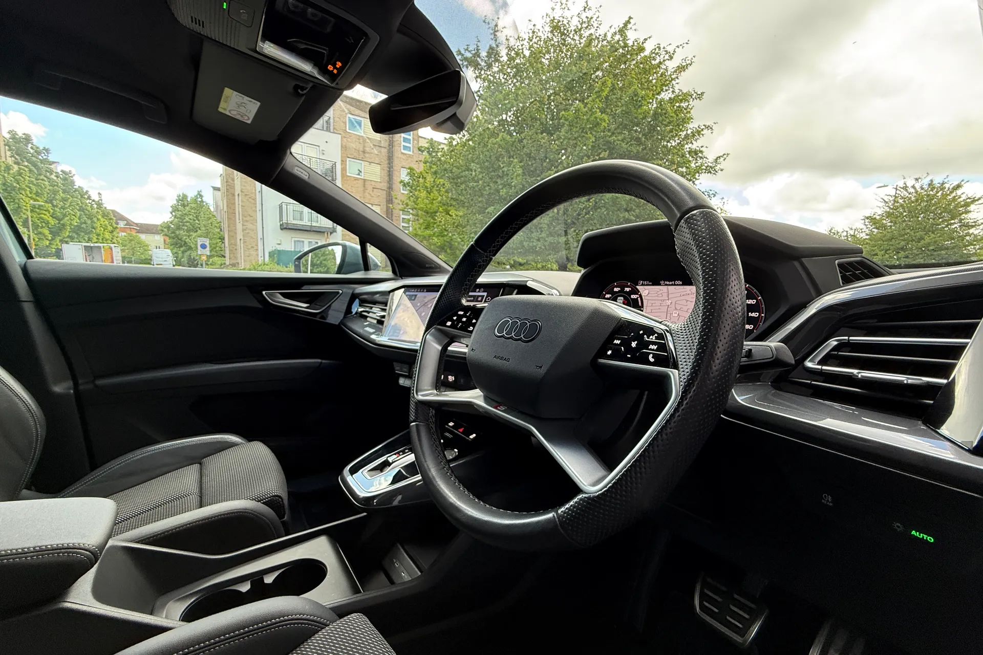 Audi Q4 thumbnail image number 32