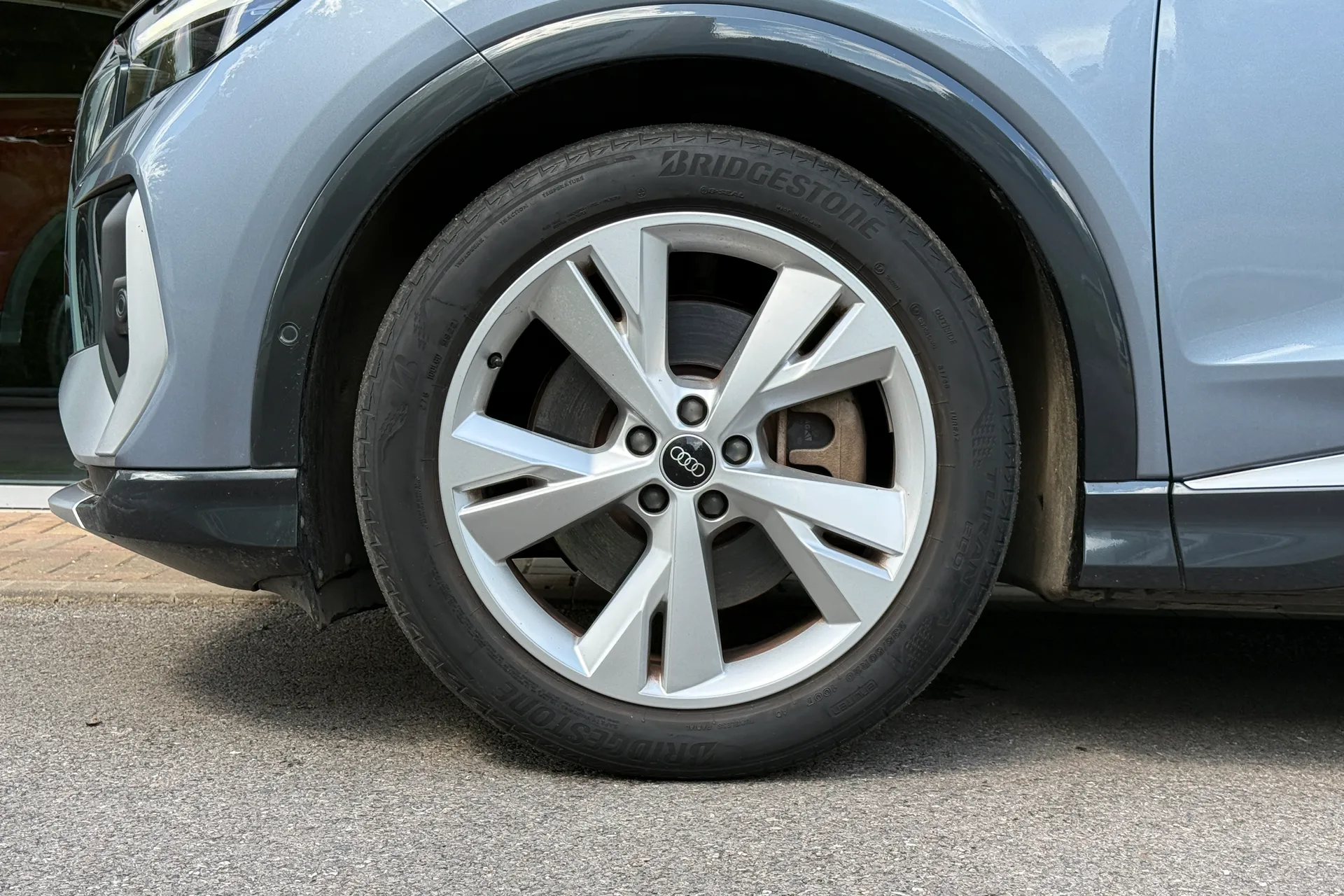 Audi Q4 thumbnail image number 13