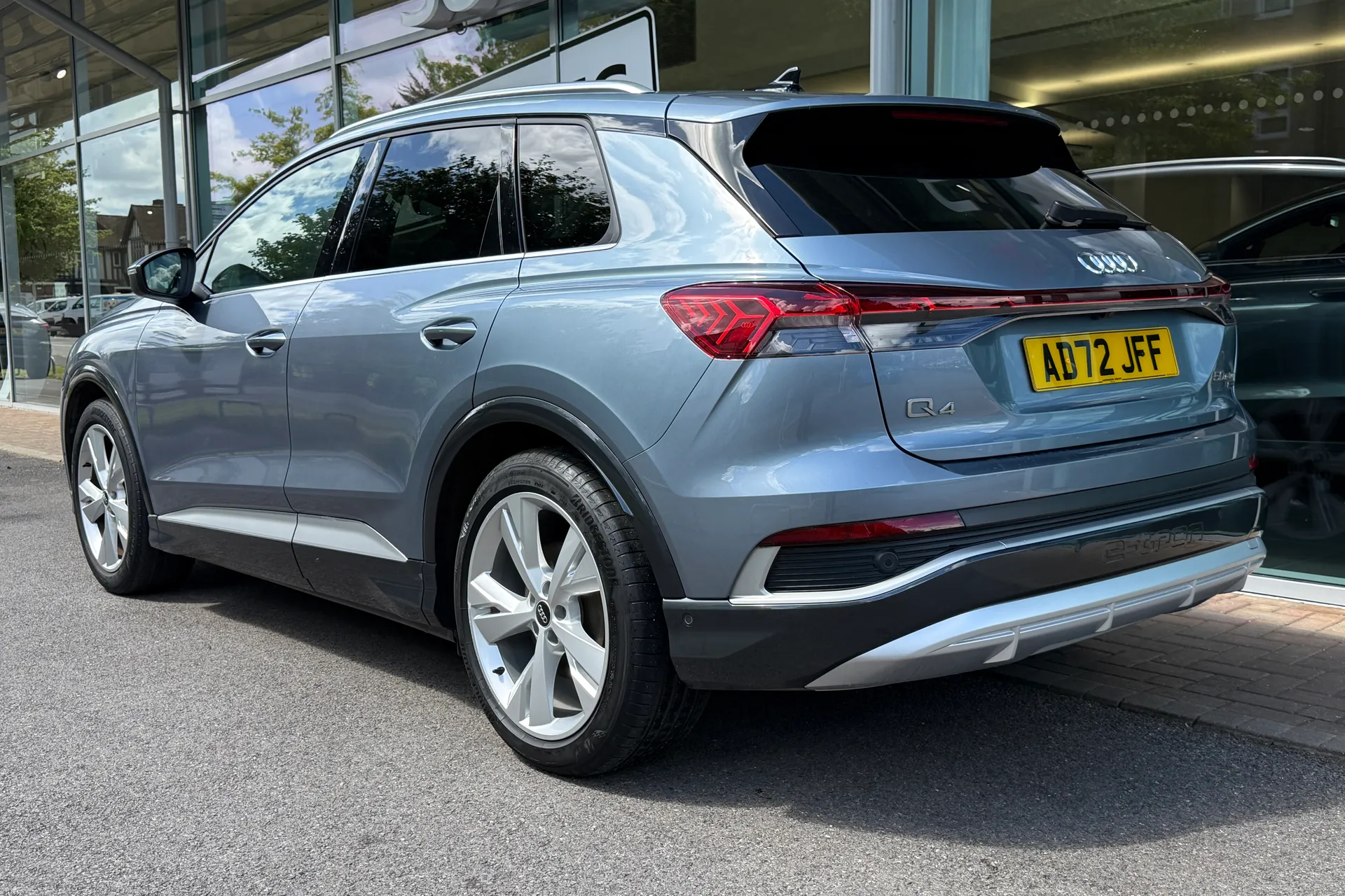 Audi Q4 thumbnail image number 12