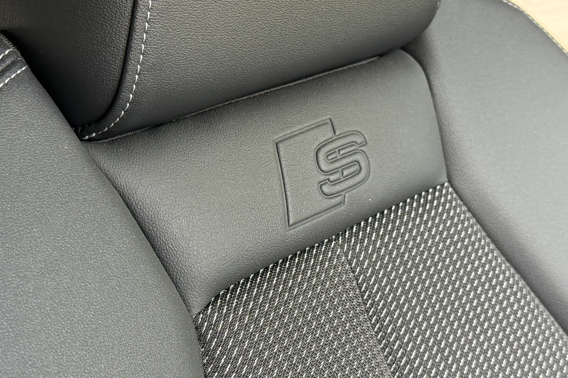 Audi Q4 thumbnail image number 29