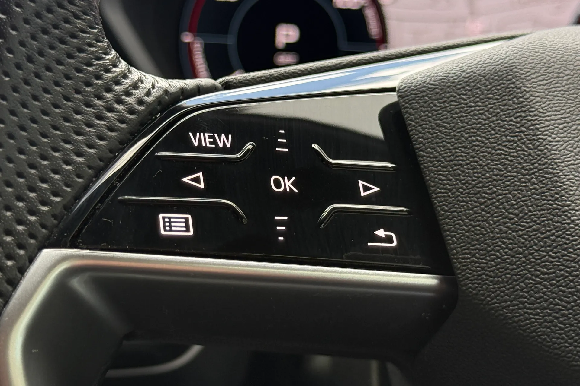 Audi Q4 thumbnail image number 18