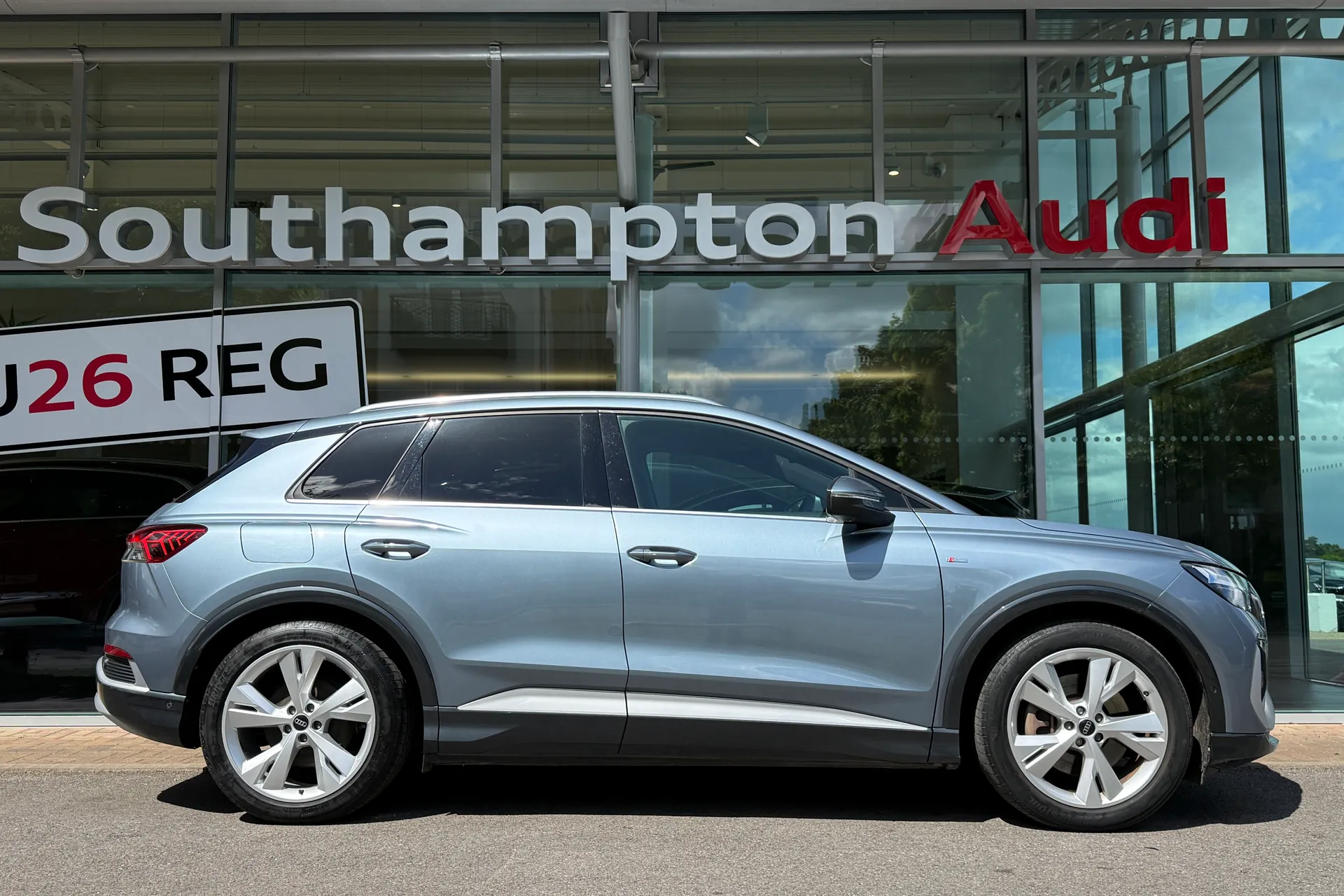 Audi Q4 thumbnail image number 2