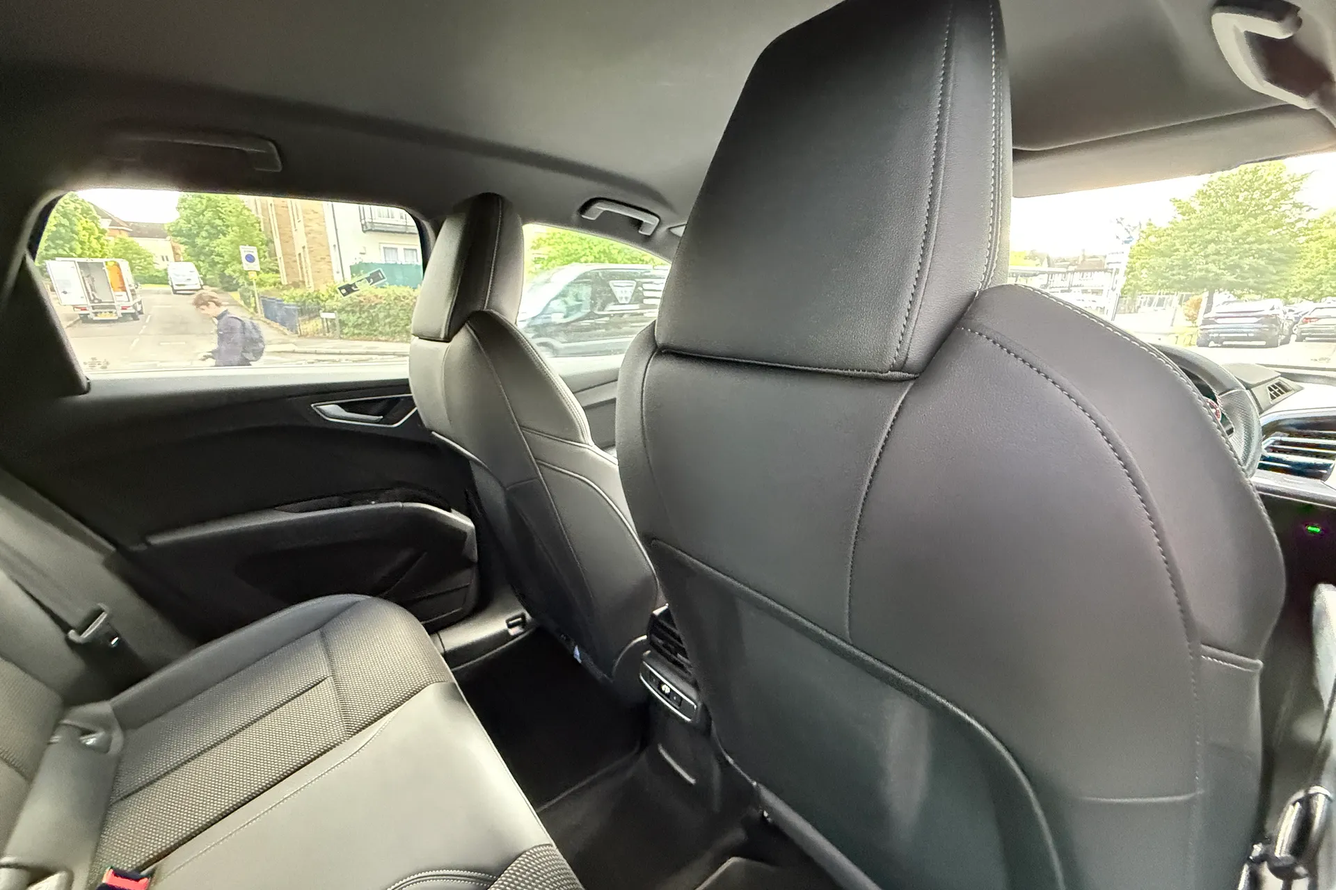 Audi Q4 thumbnail image number 38