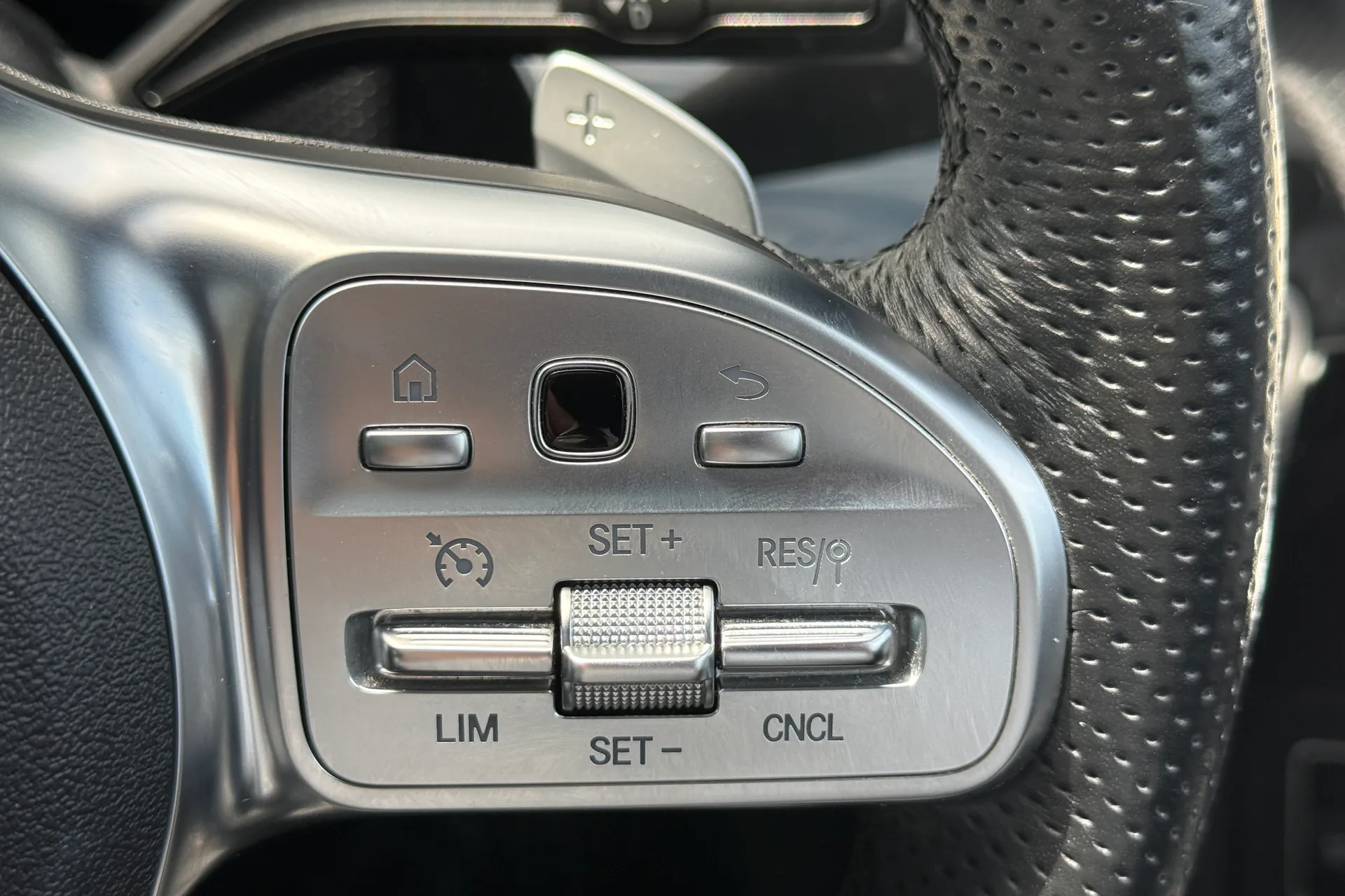 MERCEDES-BENZ CLA thumbnail image number 19