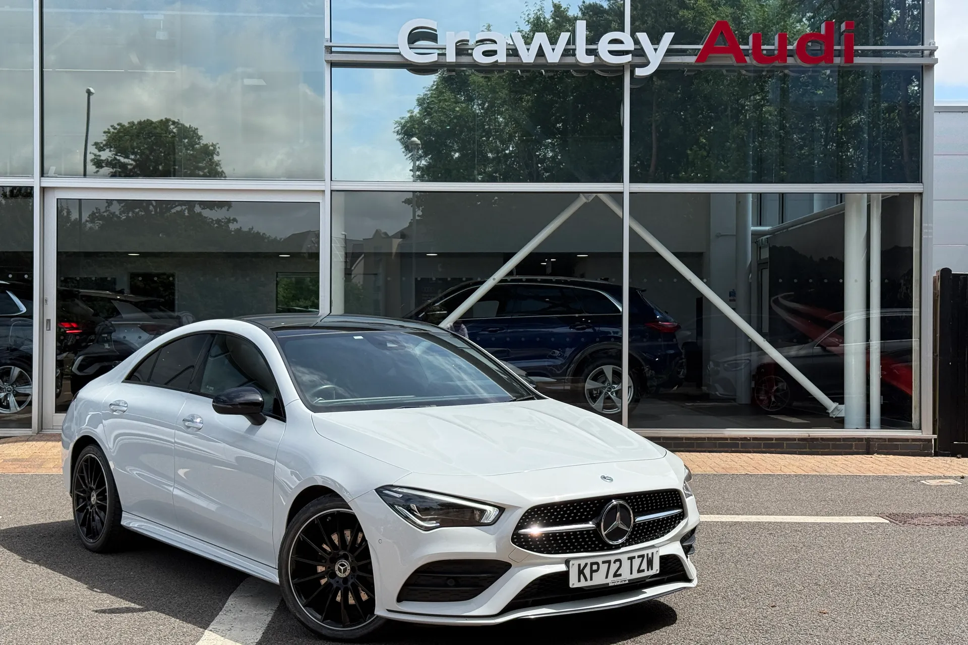 MERCEDES-BENZ CLA focused image