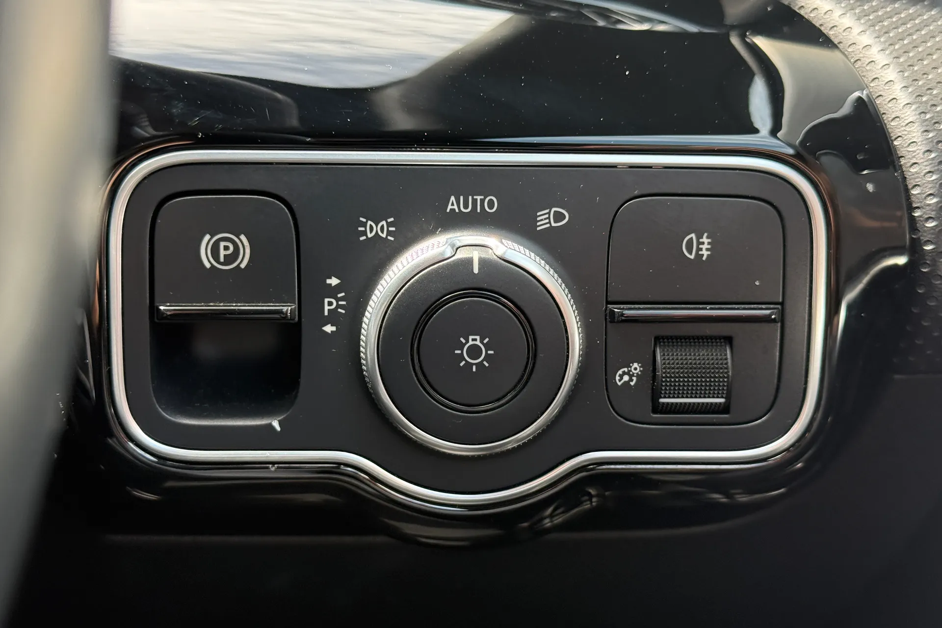 MERCEDES-BENZ CLA thumbnail image number 17