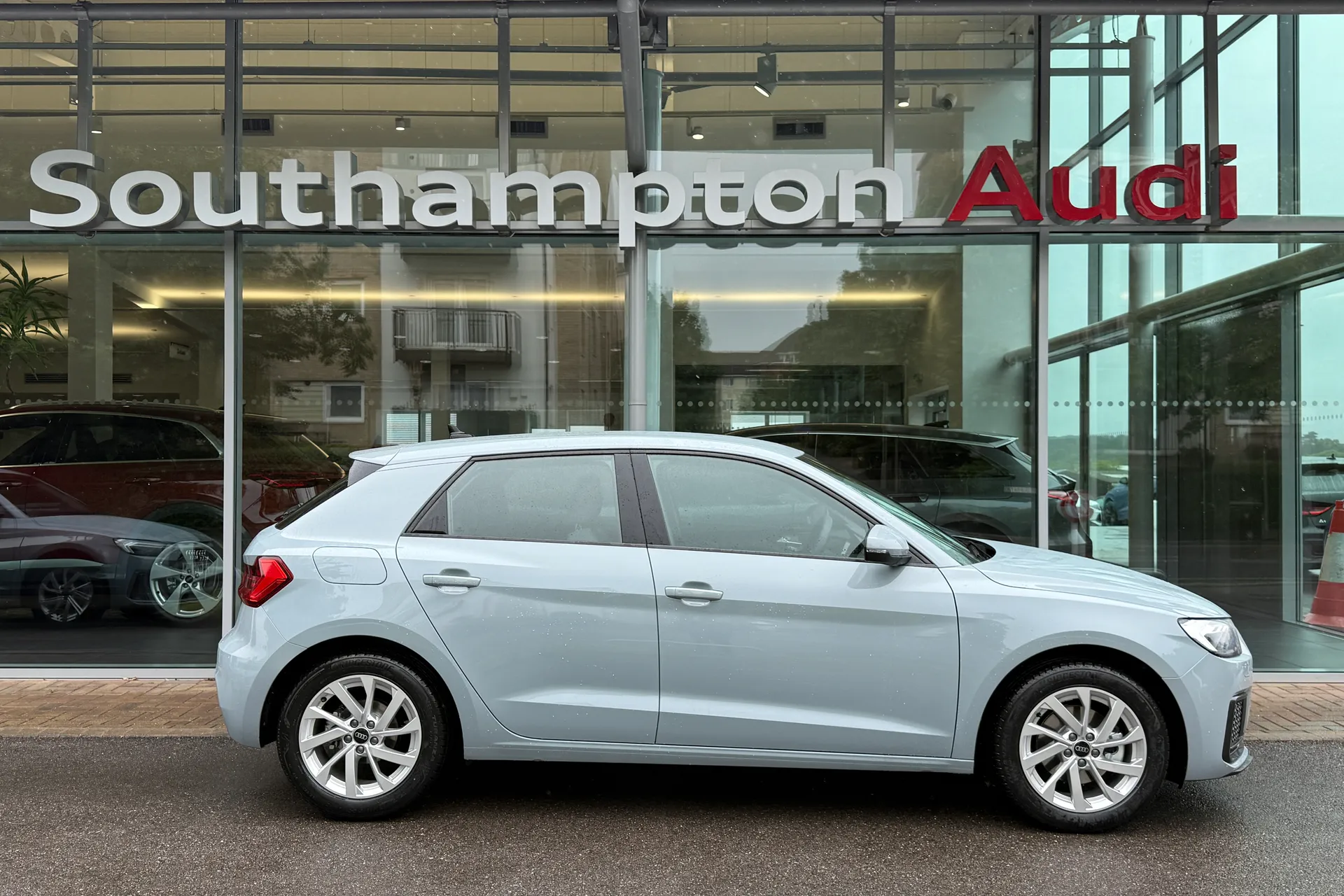 Audi A1 thumbnail image number 2