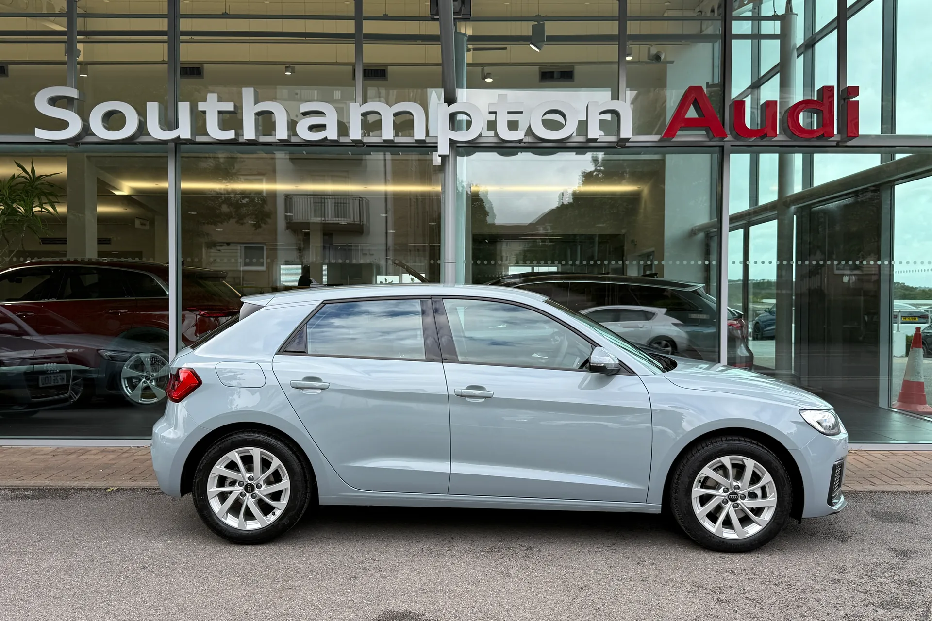 Audi A1 thumbnail image number 2