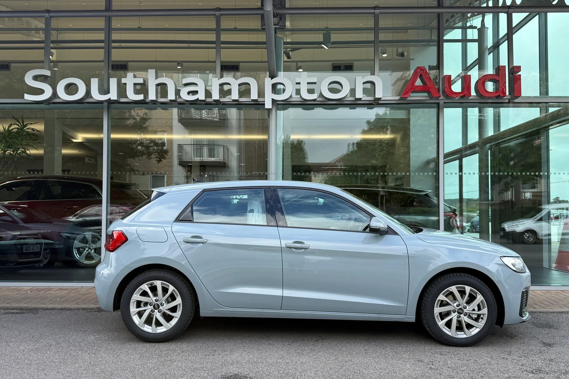 Audi A1 thumbnail image number 2