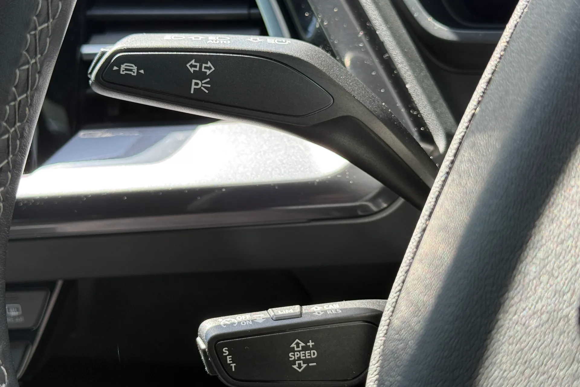 Audi Q4 thumbnail image number 17