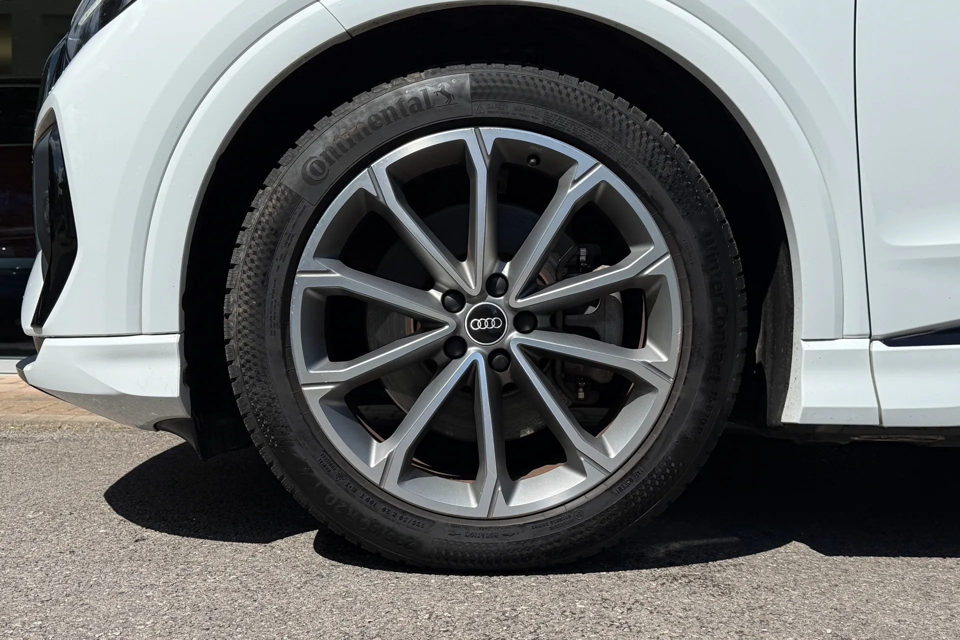 Audi Q4 thumbnail image number 12