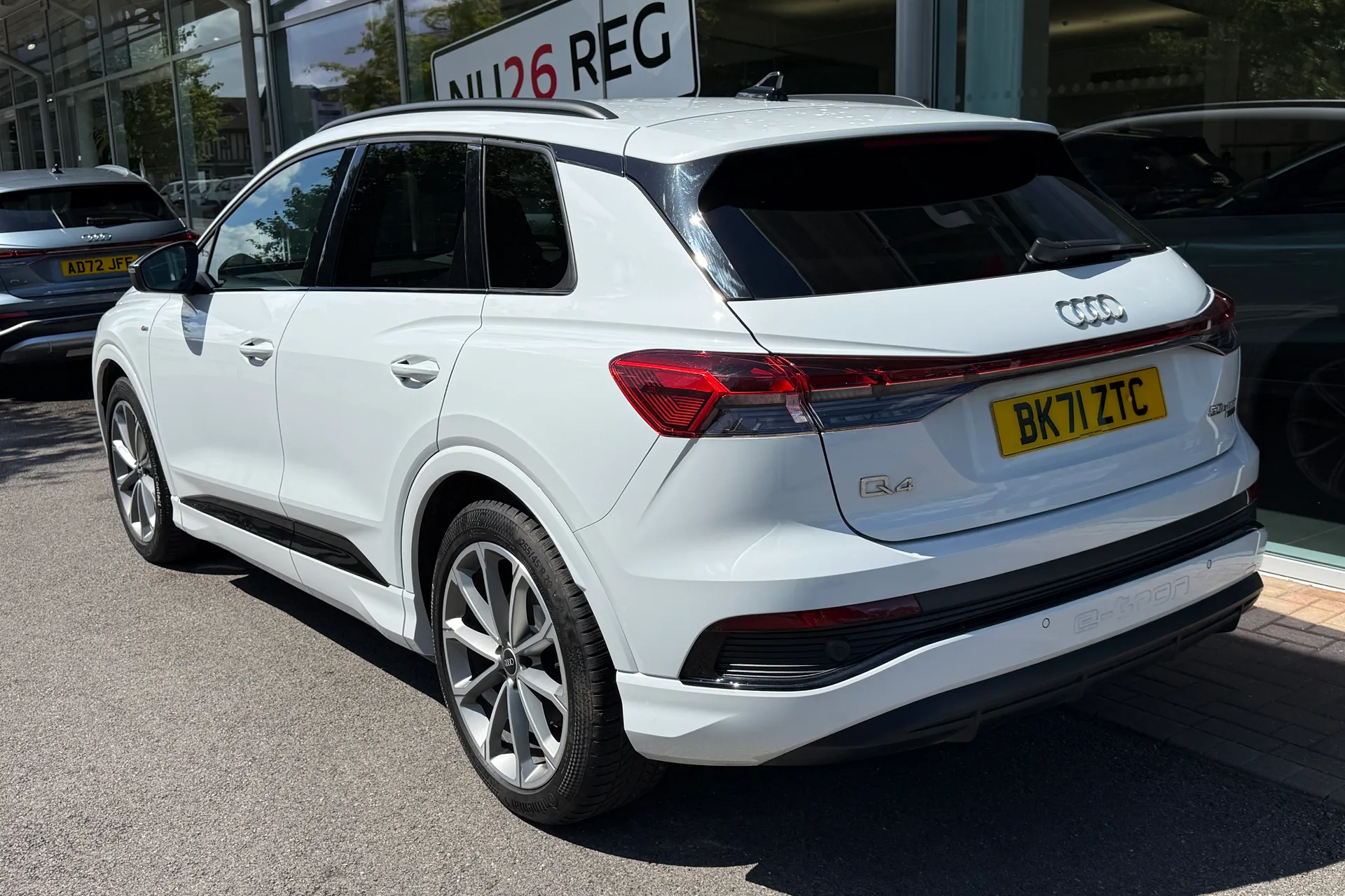 Audi Q4 thumbnail image number 11