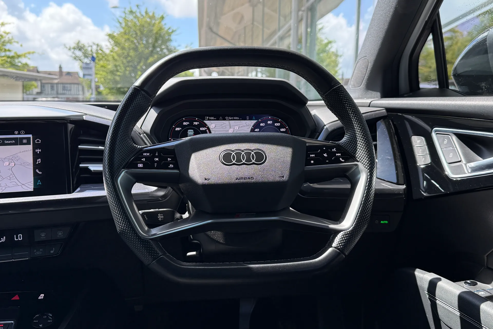 Audi Q4 thumbnail image number 41