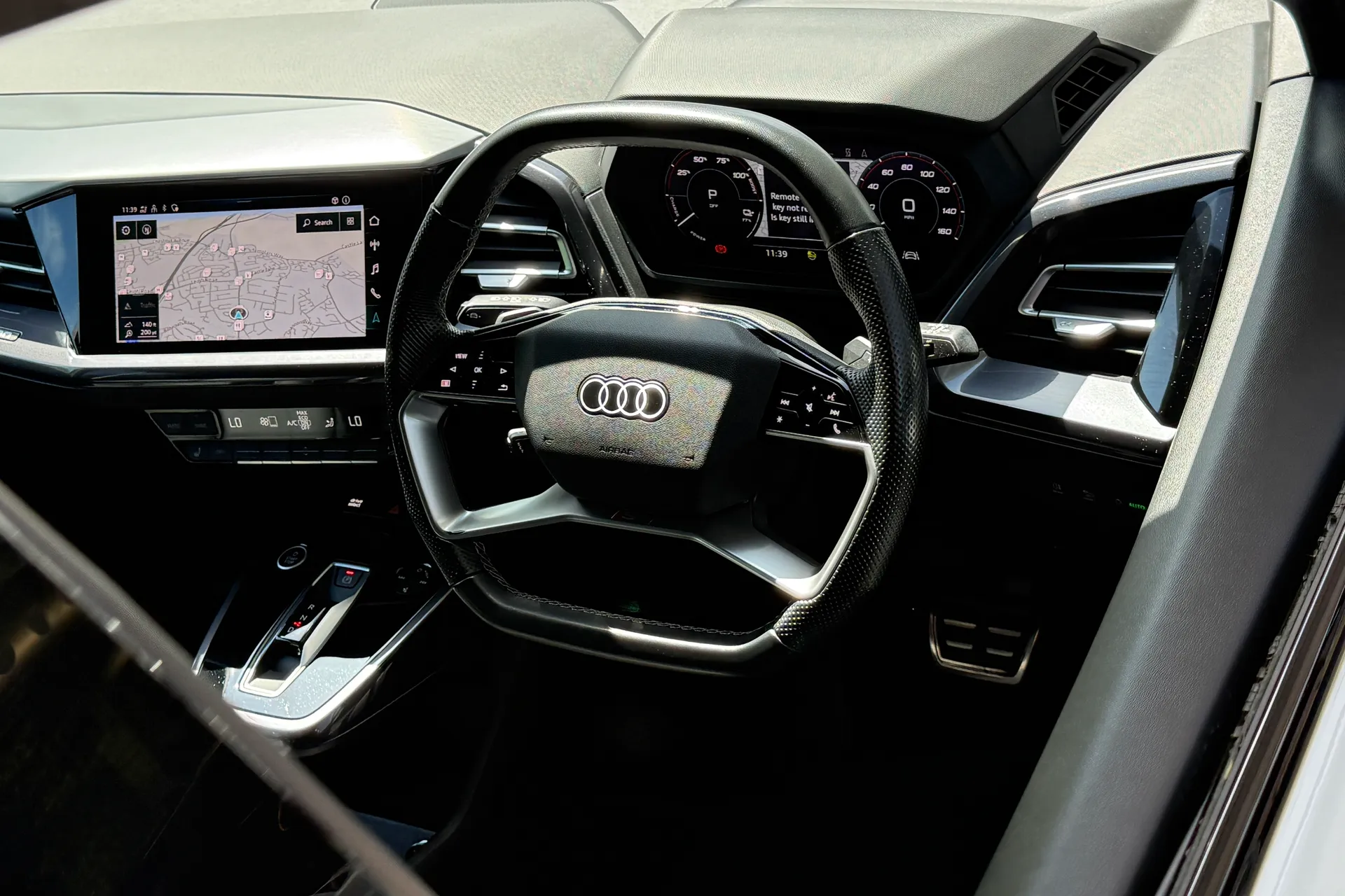 Audi Q4 thumbnail image number 32