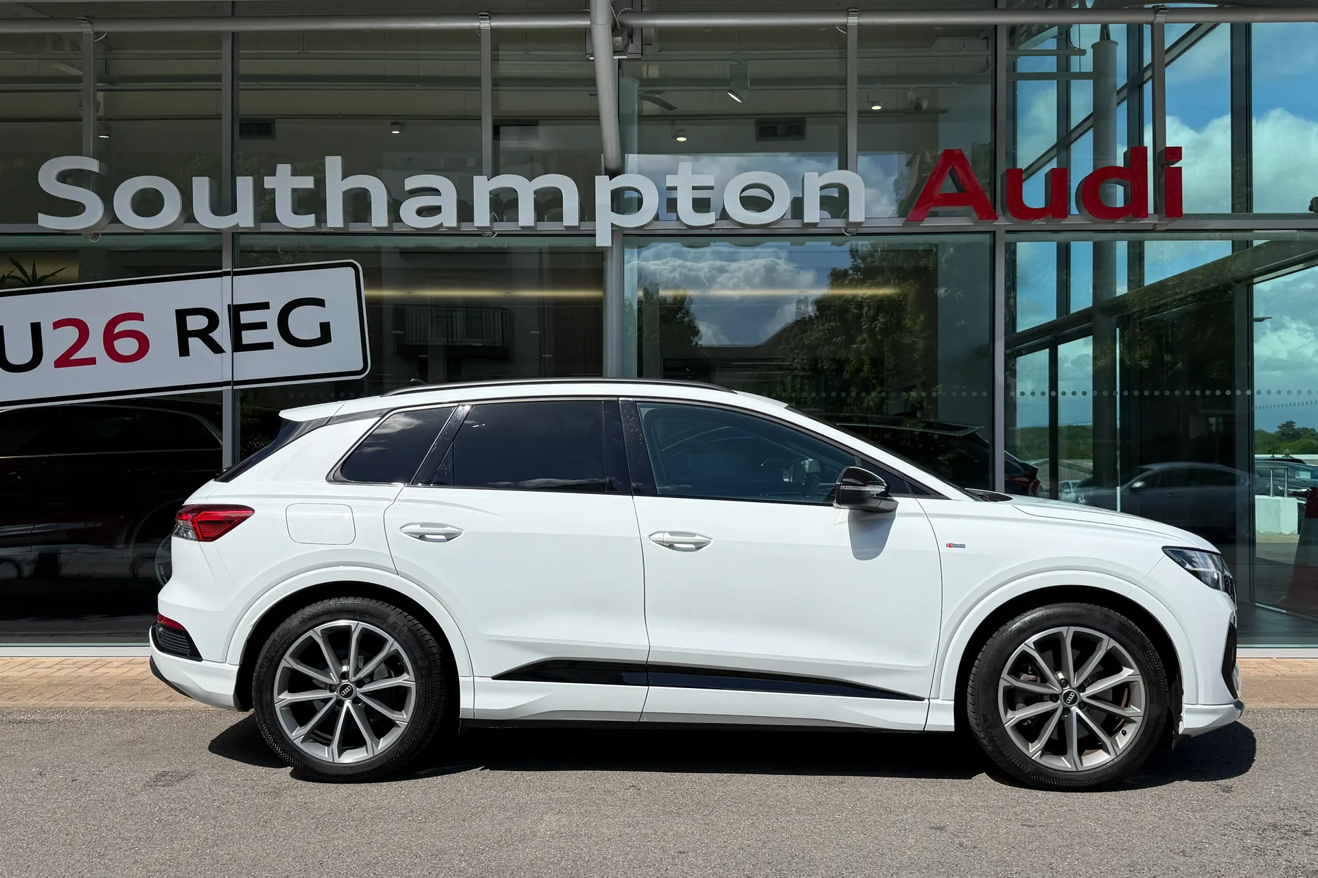 Audi Q4 thumbnail image number 2