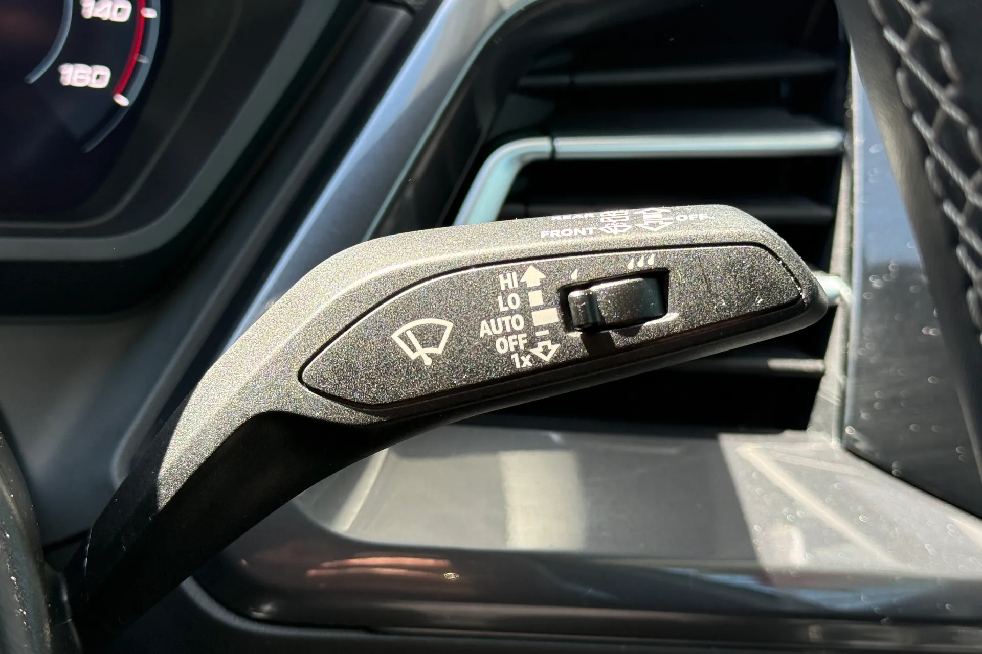 Audi Q4 thumbnail image number 18