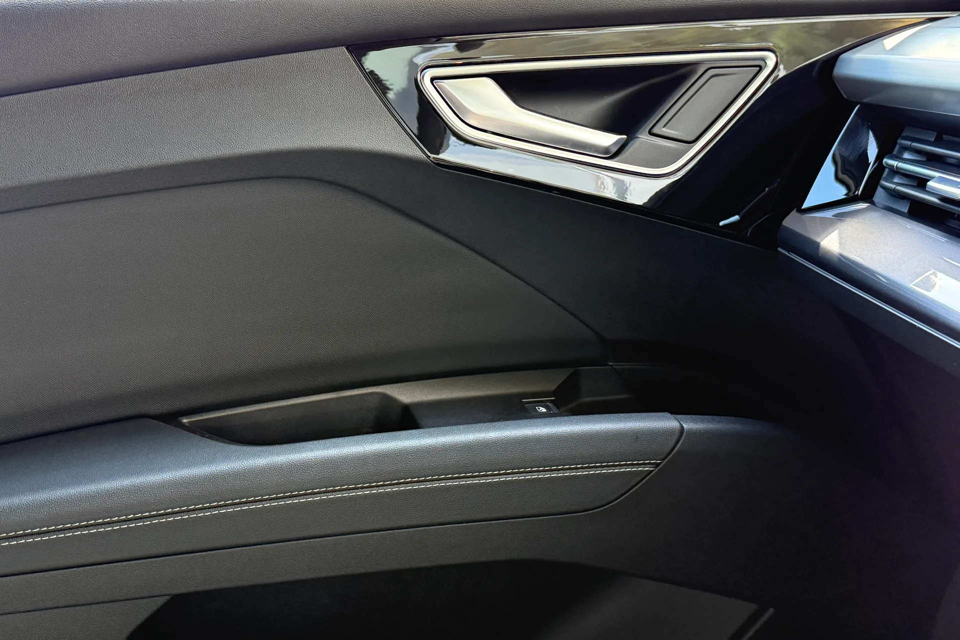 Audi Q4 thumbnail image number 28