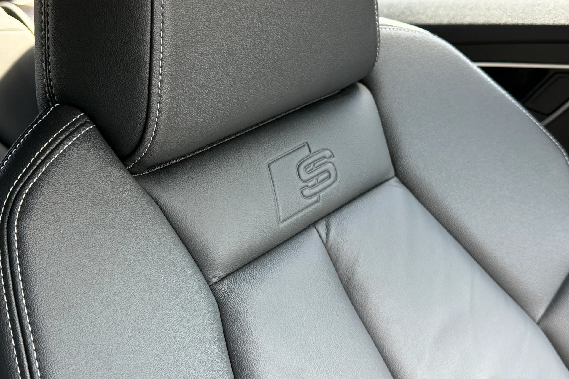 Audi Q4 thumbnail image number 29