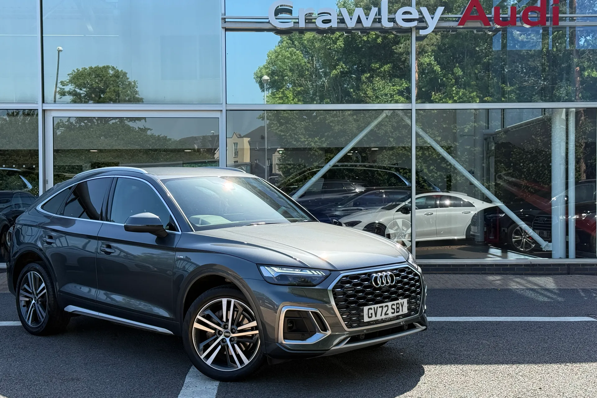 Audi Q5 focused image