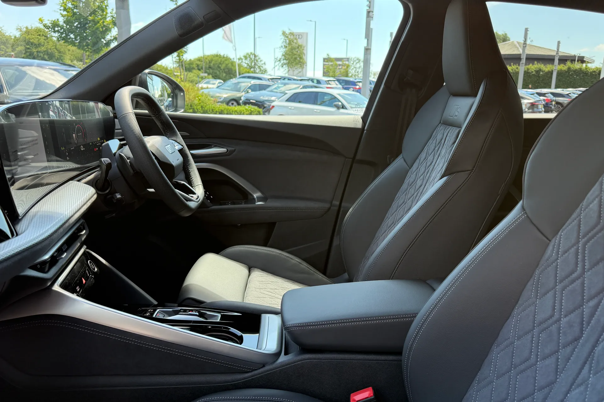 Audi Q5 thumbnail image number 36