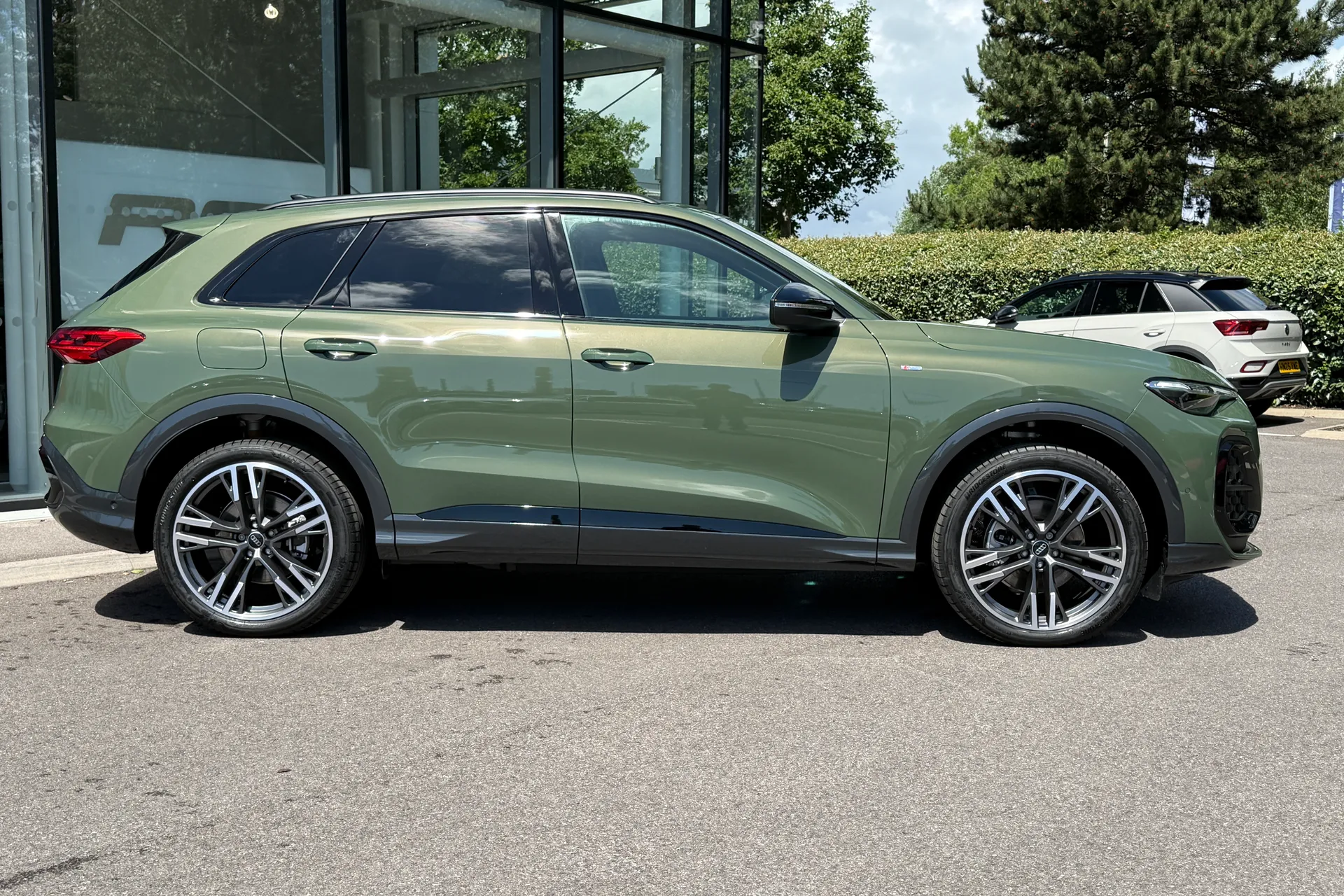 Audi Q5 thumbnail image number 2