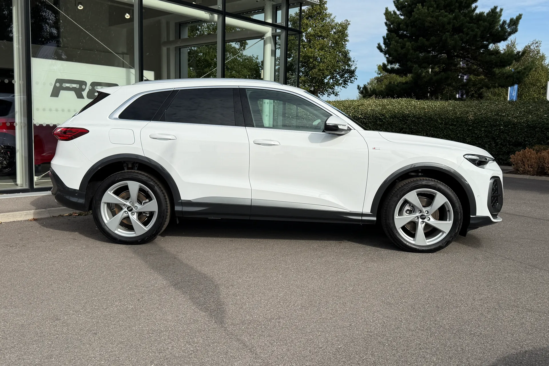 Audi Q5 thumbnail image number 2