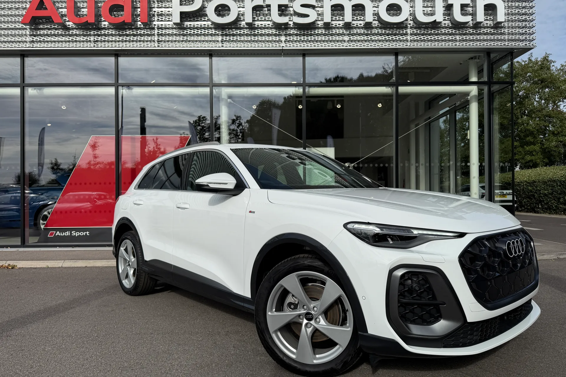 Audi Q5 focused image