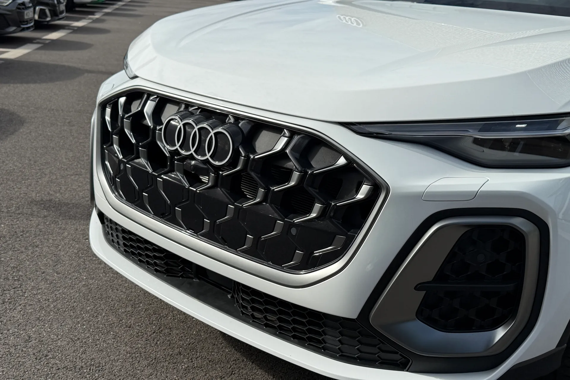 Audi Q5 thumbnail image number 24