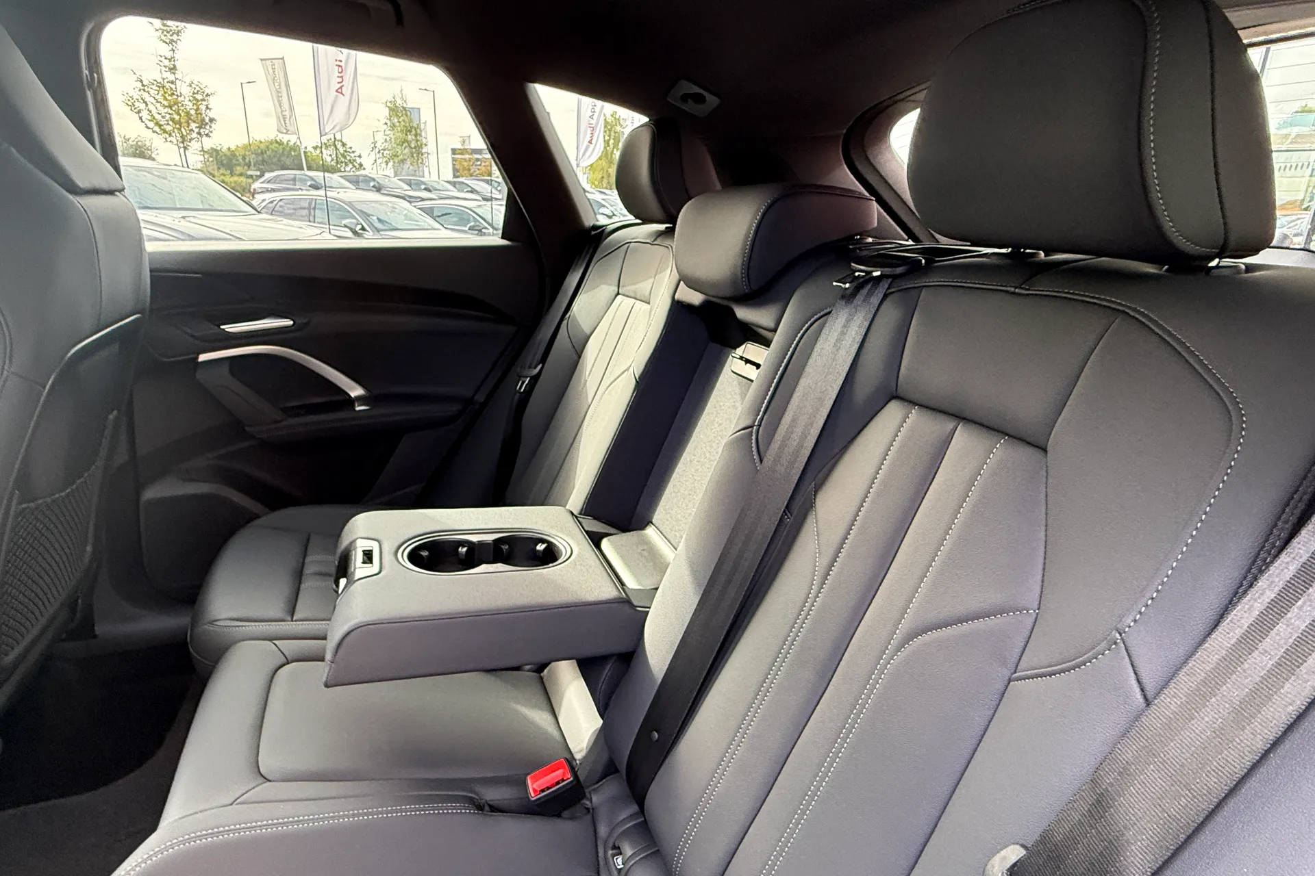 Audi Q5 thumbnail image number 32