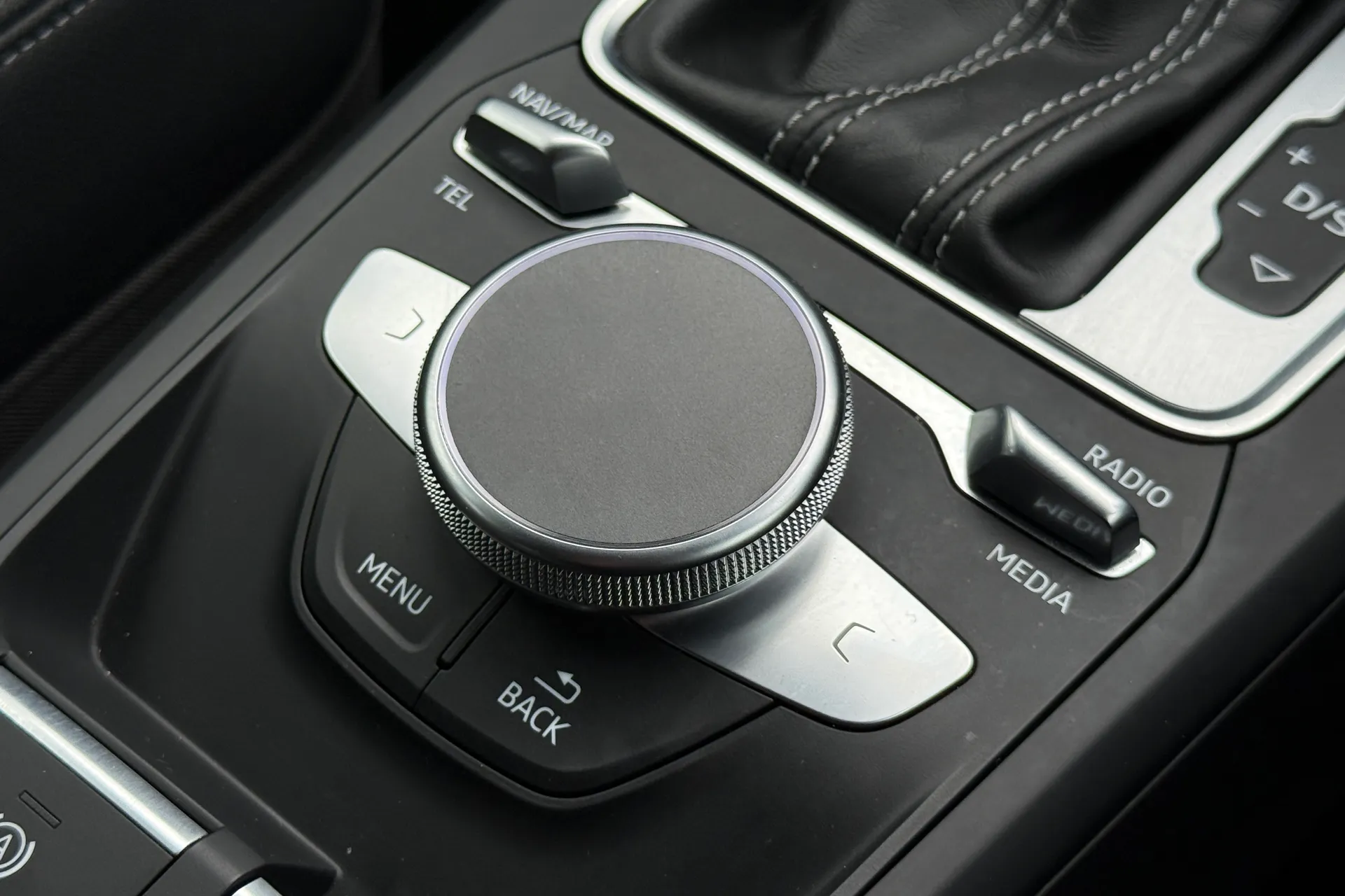 Audi Q2 thumbnail image number 19