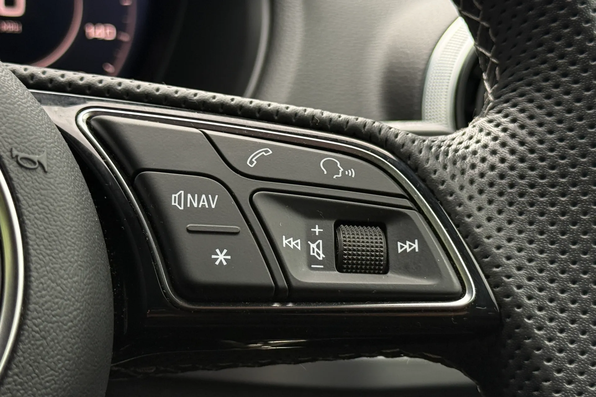 Audi Q2 thumbnail image number 9