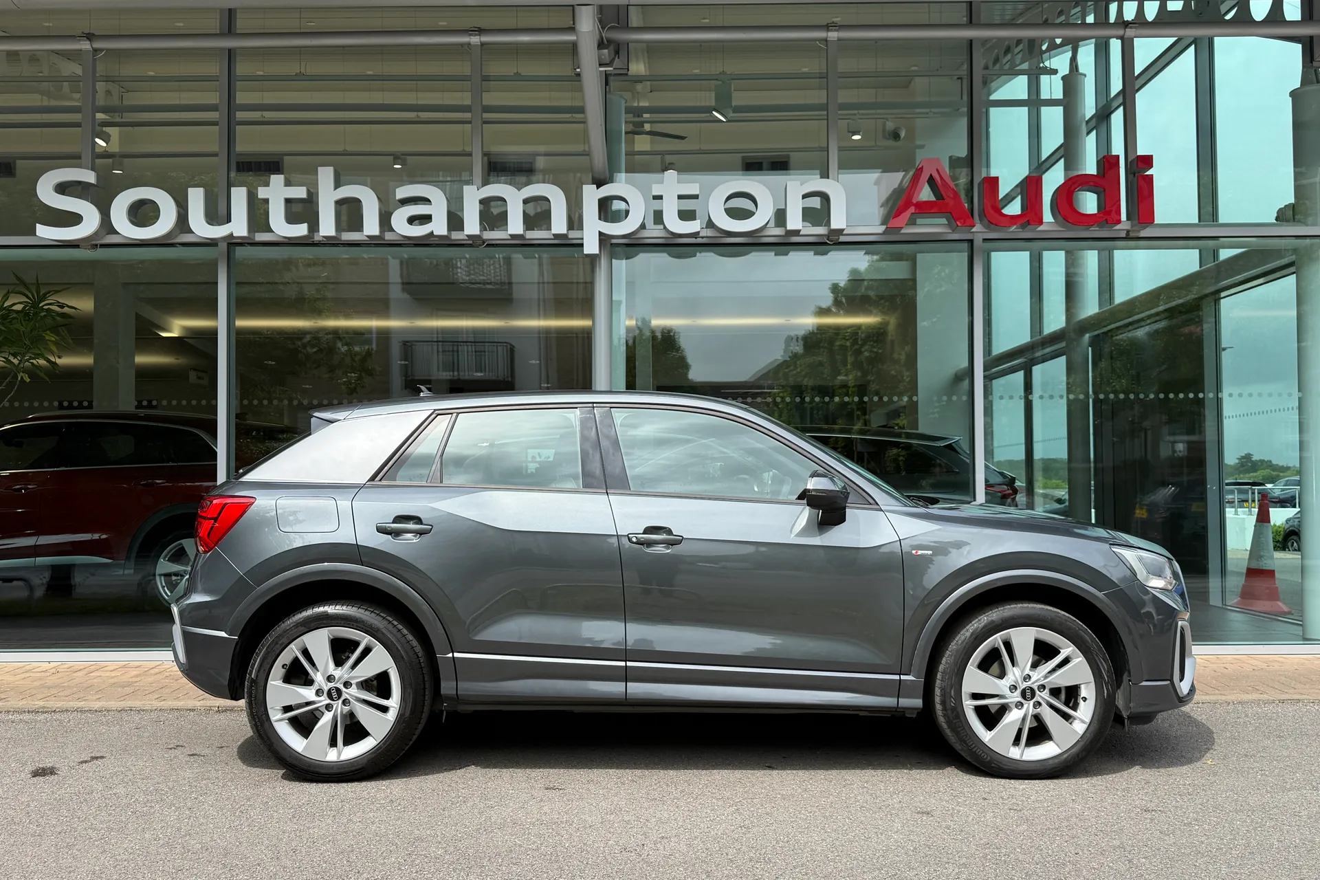 Audi Q2 thumbnail image number 2