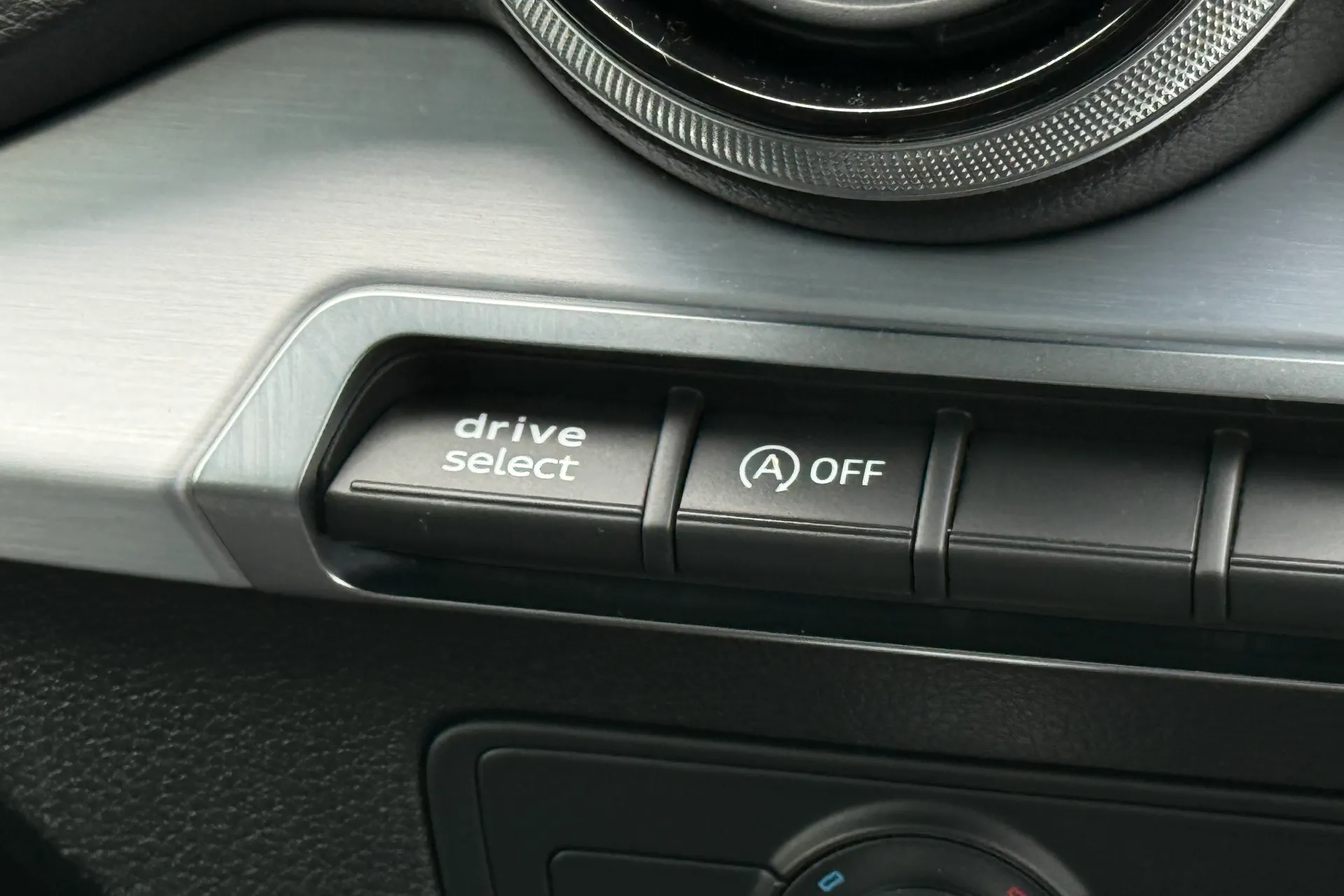 Audi Q2 thumbnail image number 30