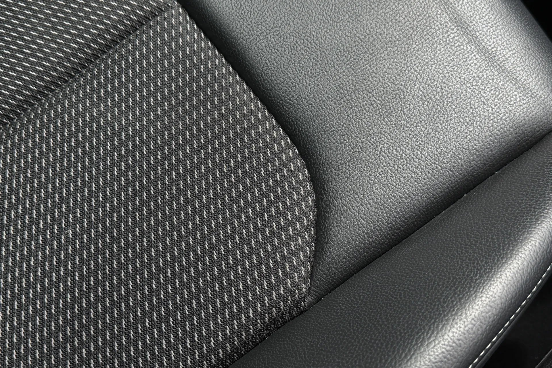 Audi Q2 thumbnail image number 24