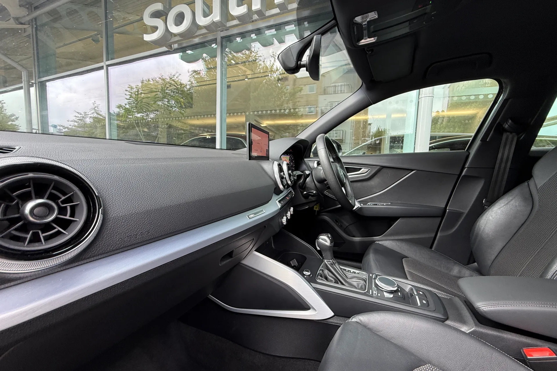 Audi Q2 thumbnail image number 5
